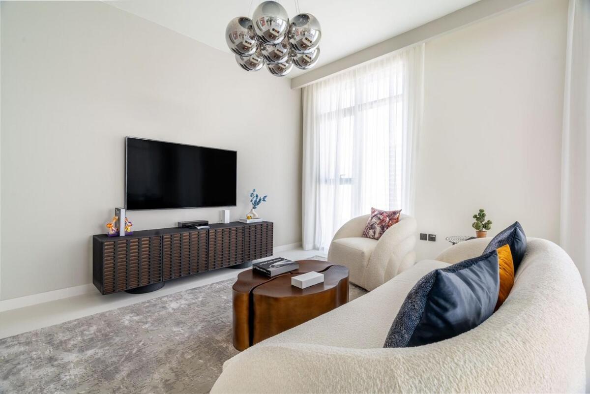 Luxury 3br Penthouse Retreat - Private & Marina Views Dubai