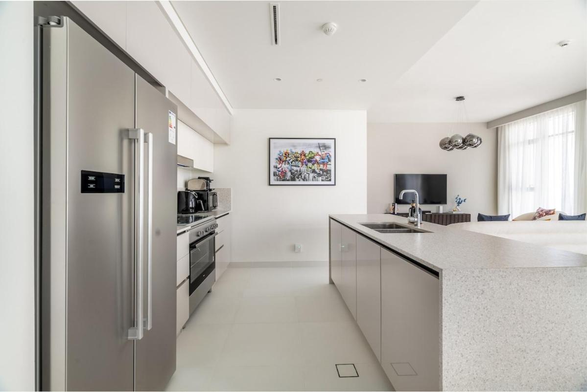 Luxury 3br Penthouse Retreat - Private & Marina Views Apartment