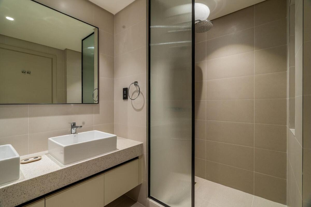 Apartment Luxury 3br Penthouse Retreat - Private & Marina Views *
