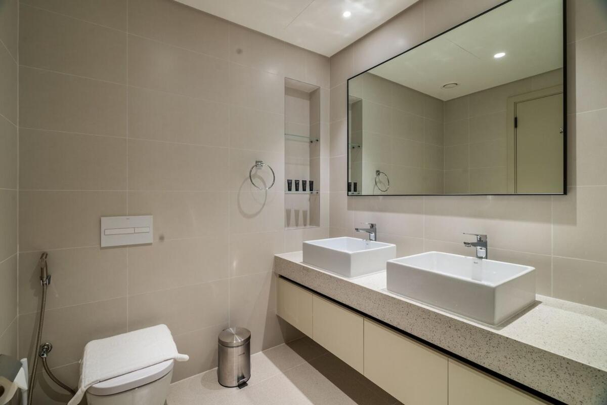 Luxury 3br Penthouse Retreat - Private & Marina Views Apartment