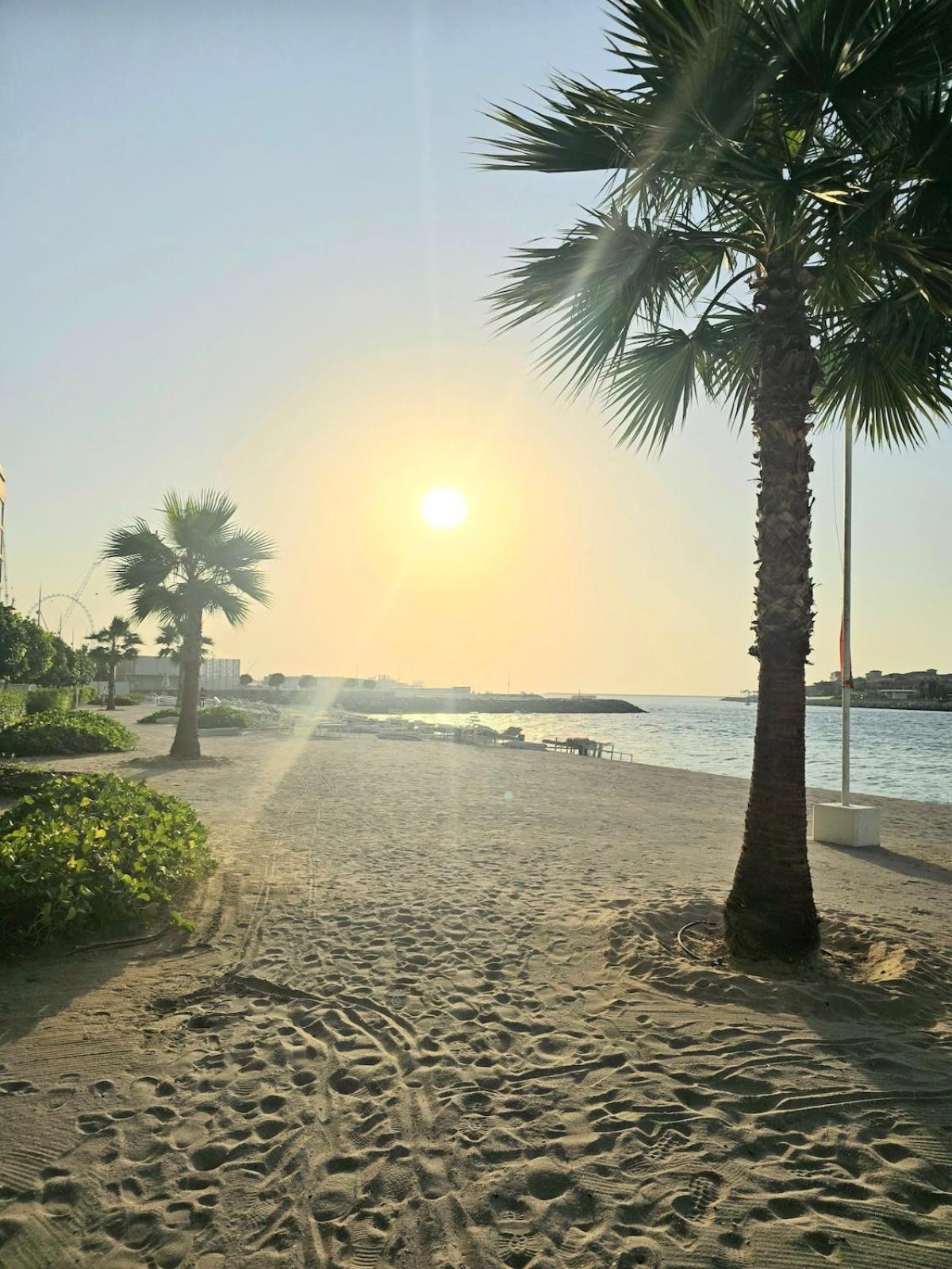 Luxury 3br Penthouse Retreat - Private & Marina Views *