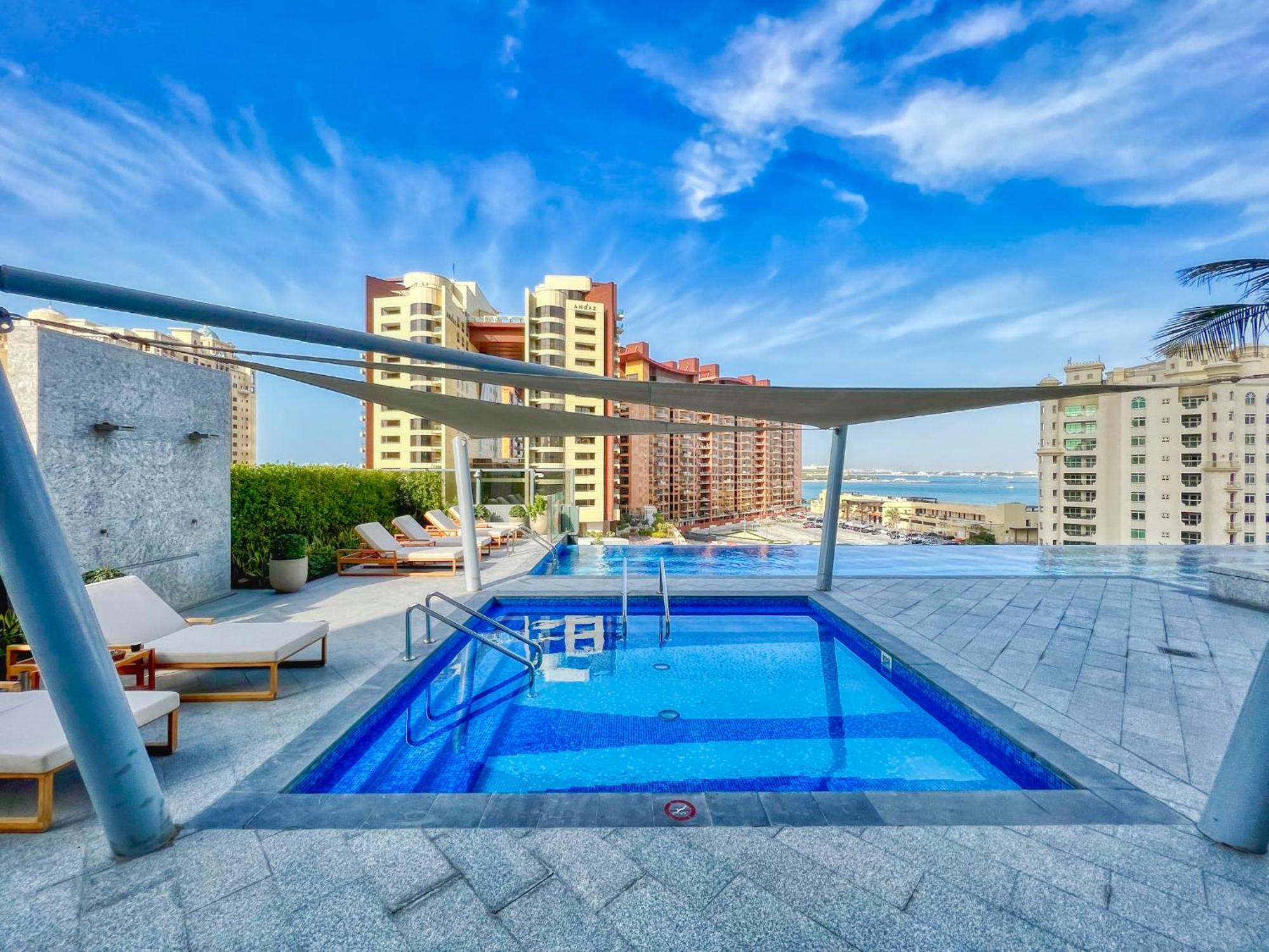 Apartment Luxury Sea Views At - Palm Tower Dubai
