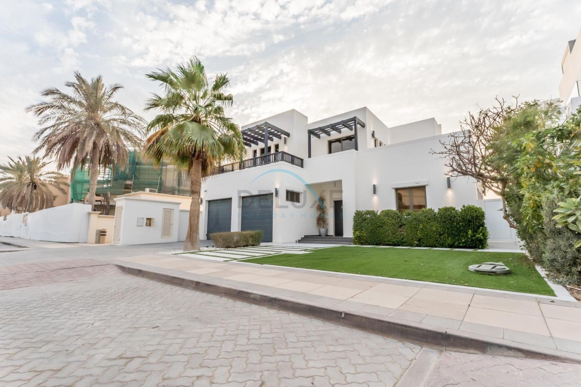 Beachfront 3br With Private Gym, Pool, Jacuzzi & Workspace, Palm Villa, Palm Jumeirah By Deluxe Homes Villa