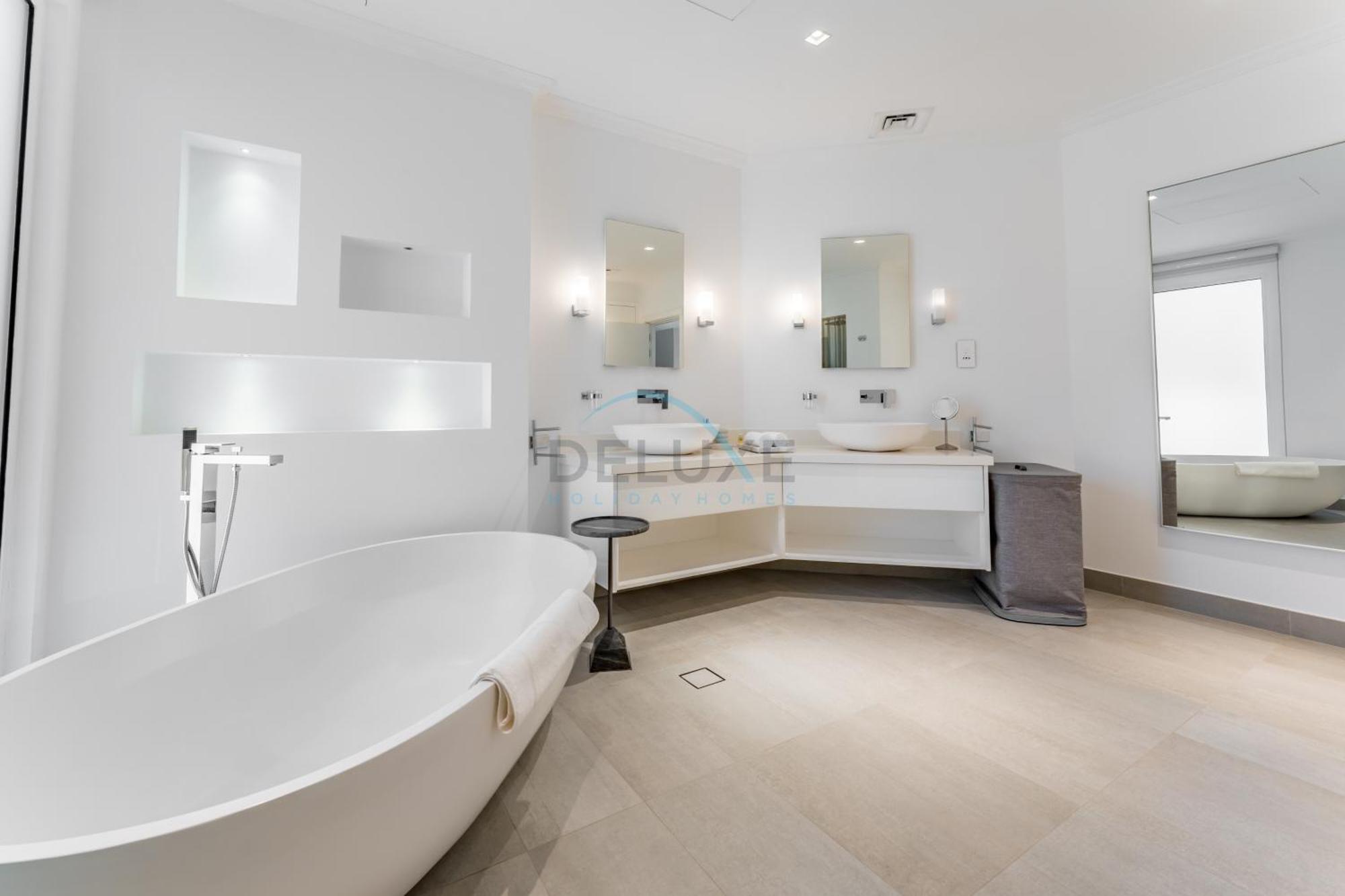 Villa Beachfront 3br With Private Gym, Pool, Jacuzzi & Workspace, Palm Villa, Palm Jumeirah By Deluxe Homes