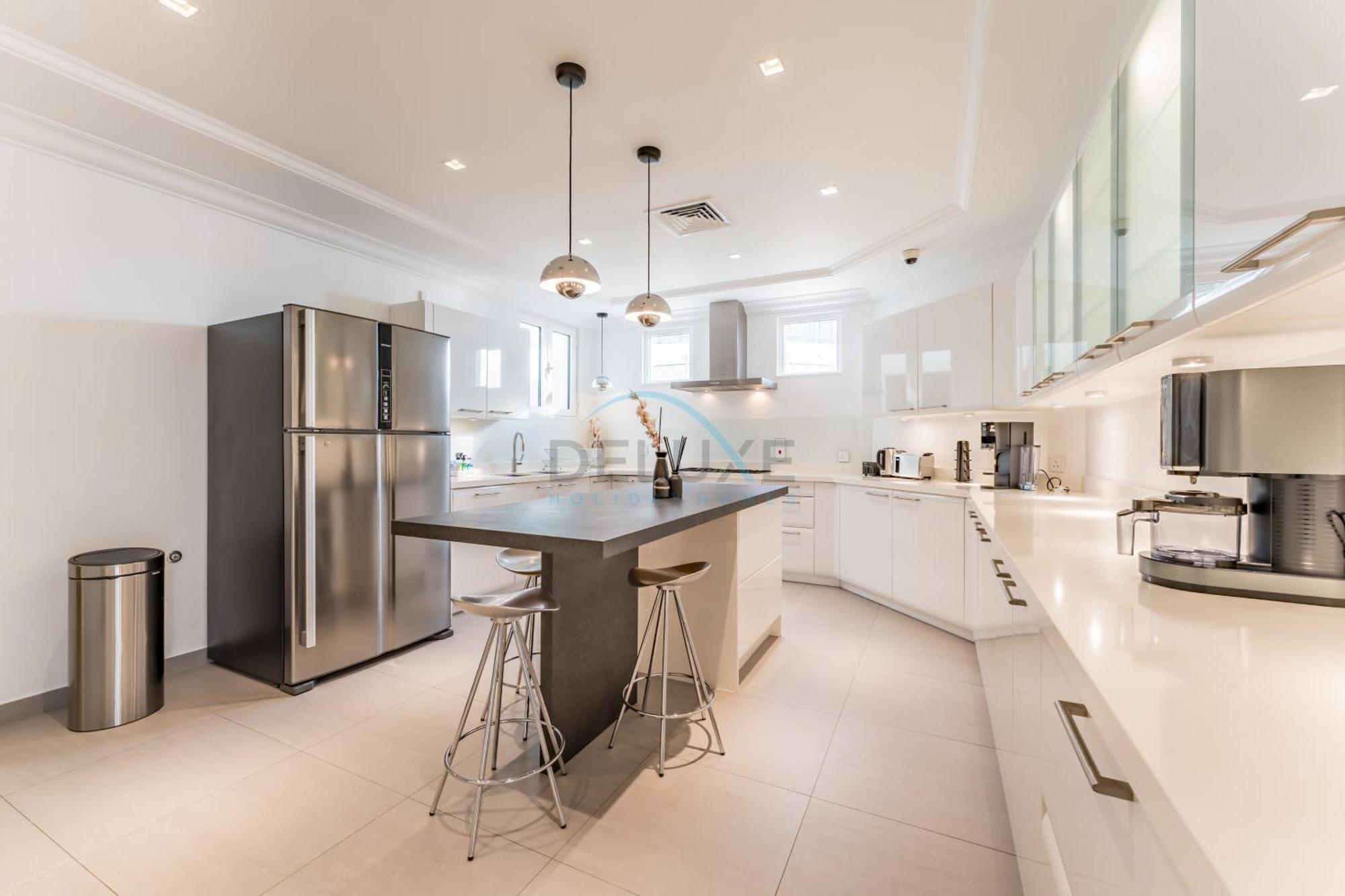 Beachfront 3br With Private Gym, Pool, Jacuzzi & Workspace, Palm Villa, Palm Jumeirah By Deluxe Homes Villa *