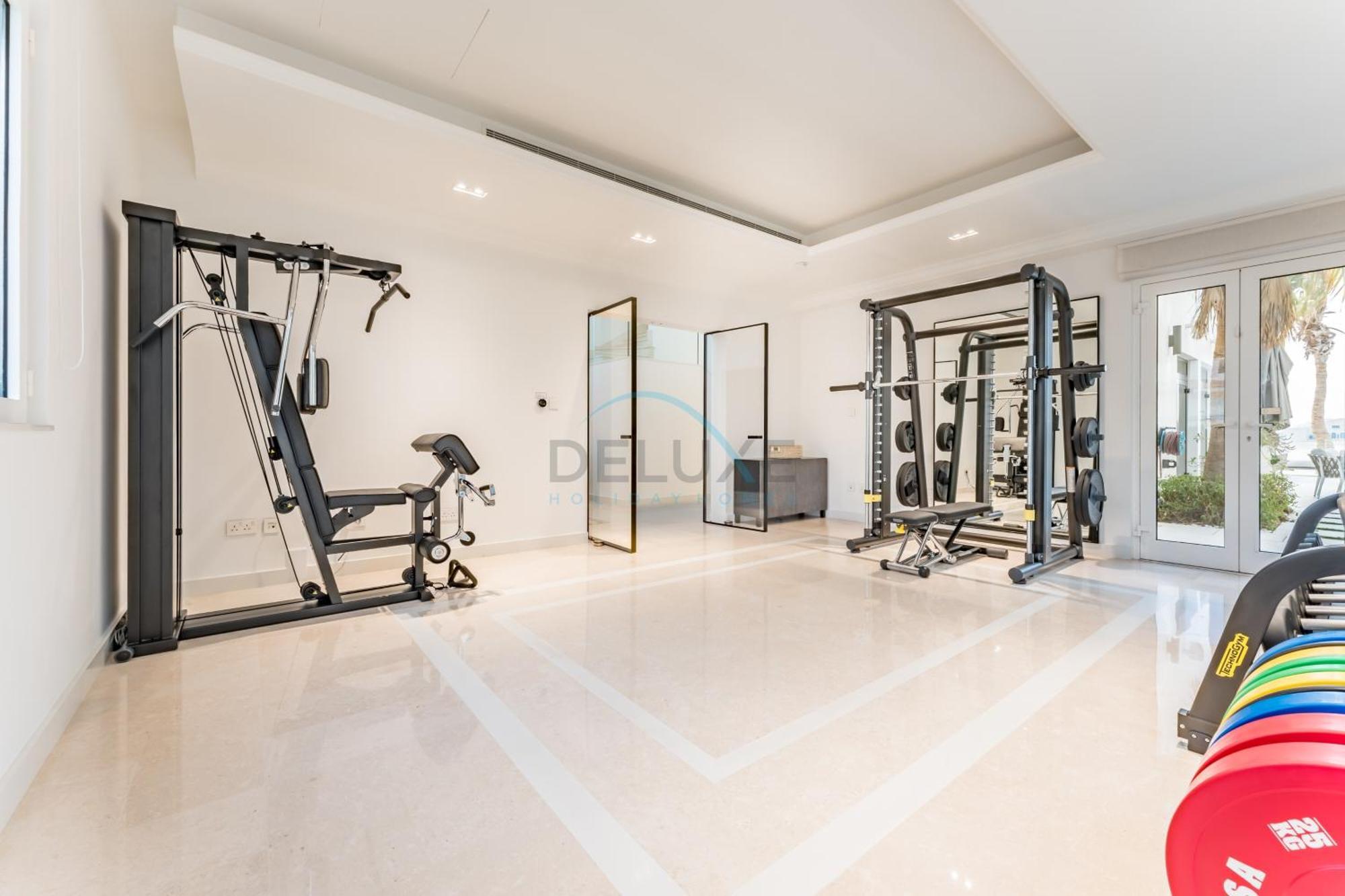 Villa Beachfront 3br With Private Gym, Pool, Jacuzzi & Workspace, Palm Villa, Palm Jumeirah By Deluxe Homes *