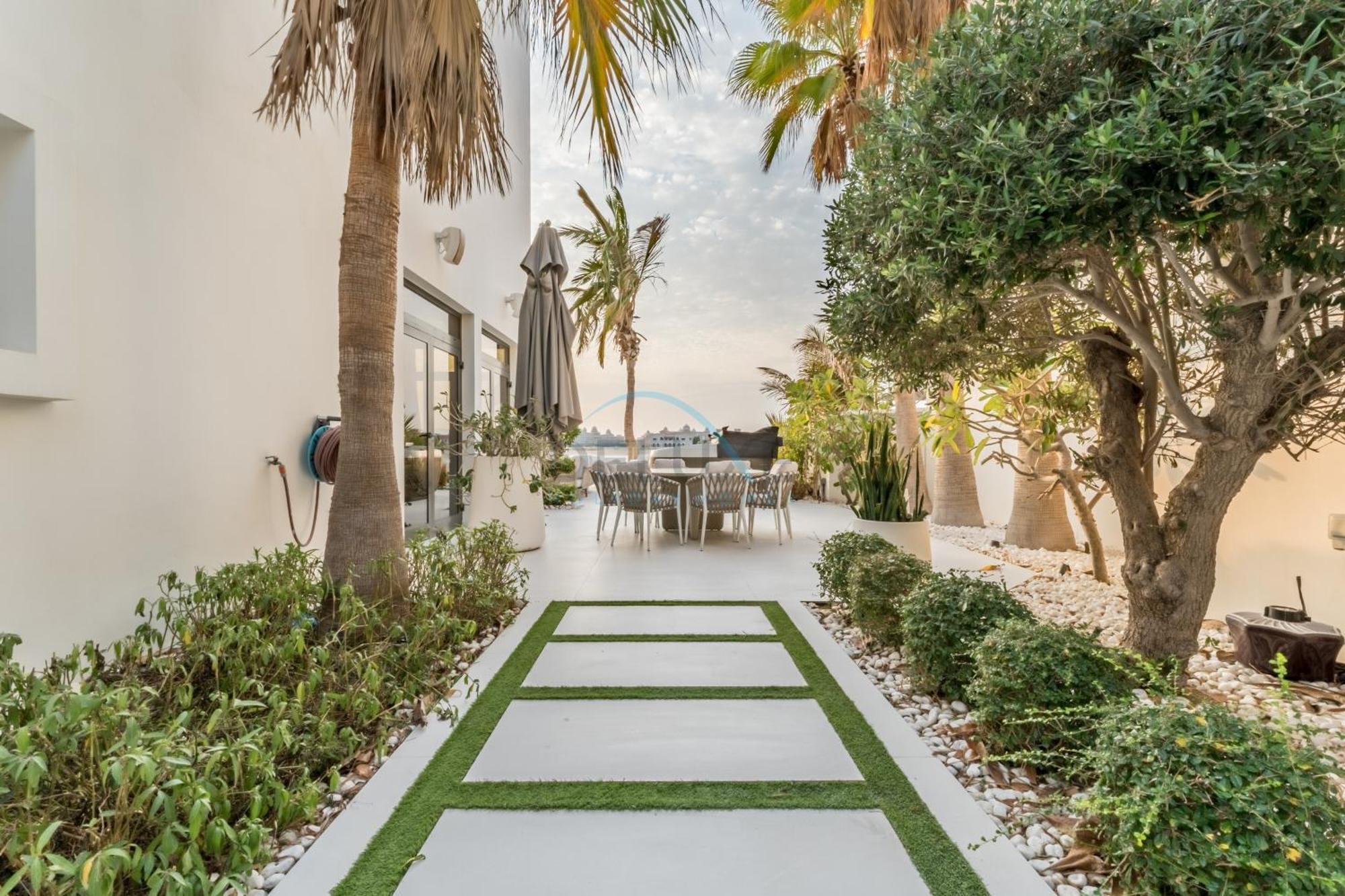 Beachfront 3br With Private Gym, Pool, Jacuzzi & Workspace, Palm Villa, Palm Jumeirah By Deluxe Homes Villa