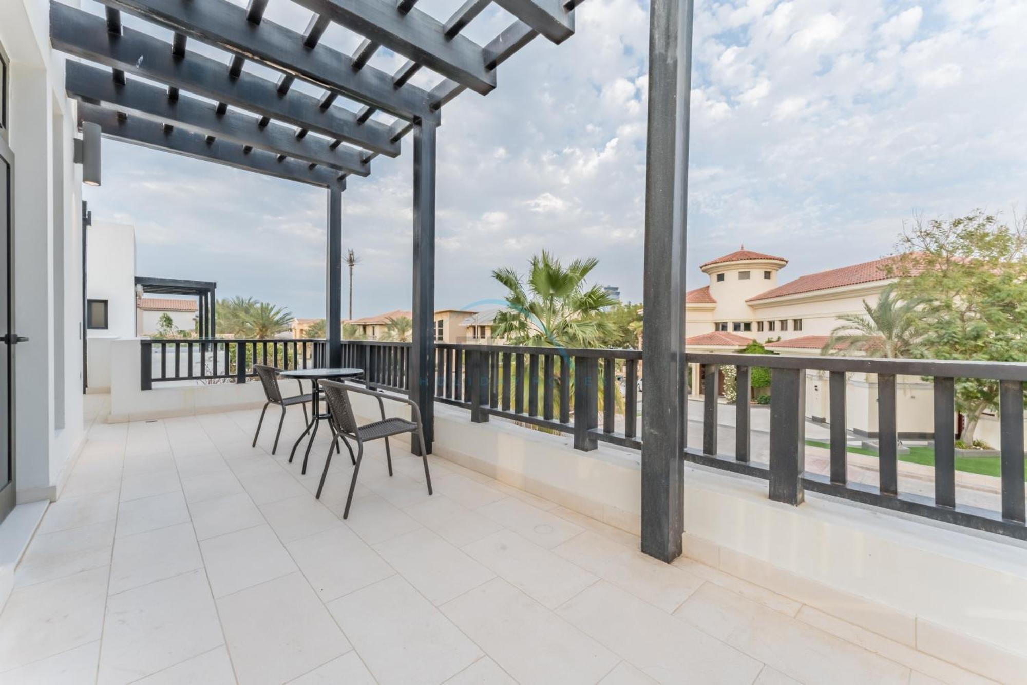 Villa Beachfront 3br With Private Gym, Pool, Jacuzzi & Workspace, Palm Villa, Palm Jumeirah By Deluxe Homes Dubai