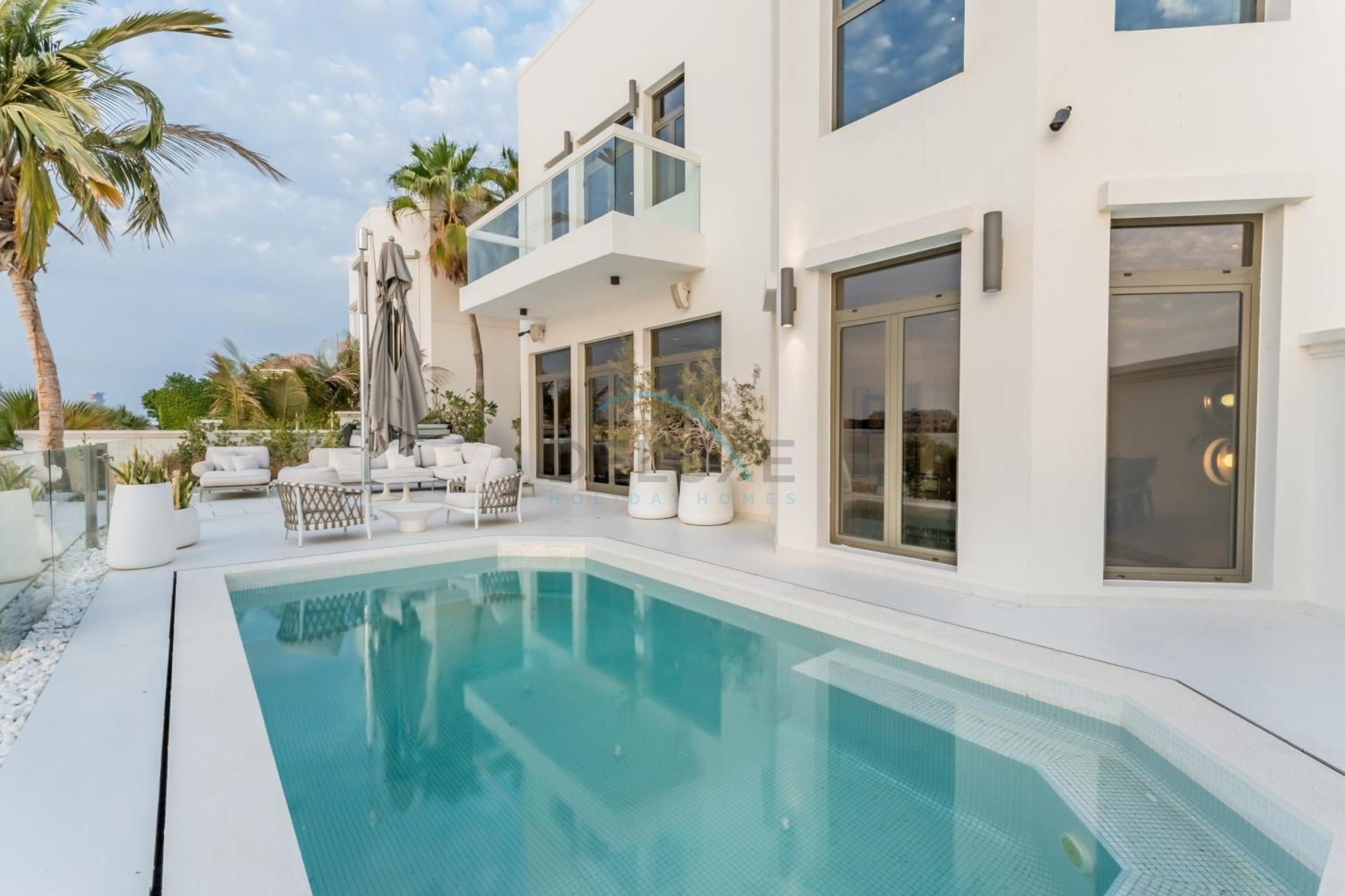 Beachfront 3br With Private Gym, Pool, Jacuzzi & Workspace, Palm Villa, Palm Jumeirah By Deluxe Homes Villa Dubai