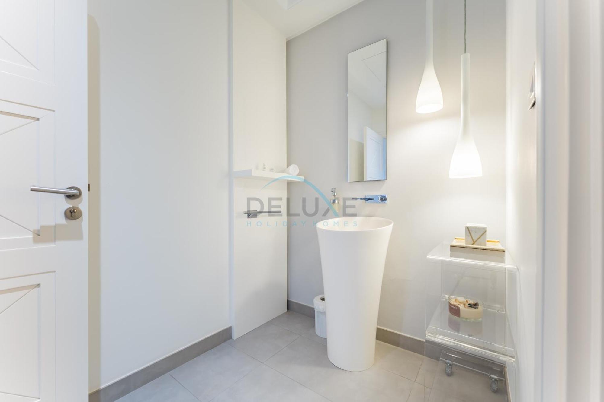 Beachfront 3br With Private Gym, Pool, Jacuzzi & Workspace, Palm Villa, Palm Jumeirah By Deluxe Homes Villa