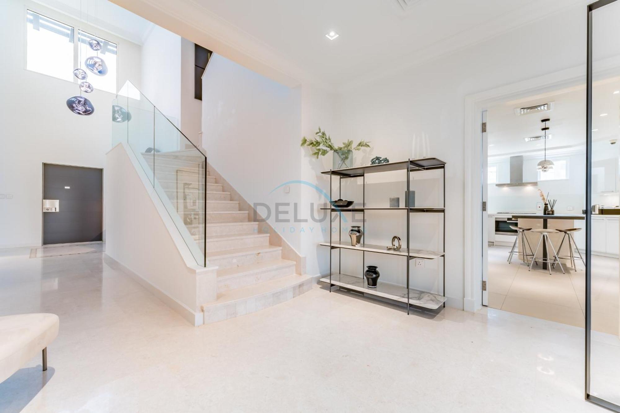 Beachfront 3br With Private Gym, Pool, Jacuzzi & Workspace, Palm Villa, Palm Jumeirah By Deluxe Homes Villa Dubai