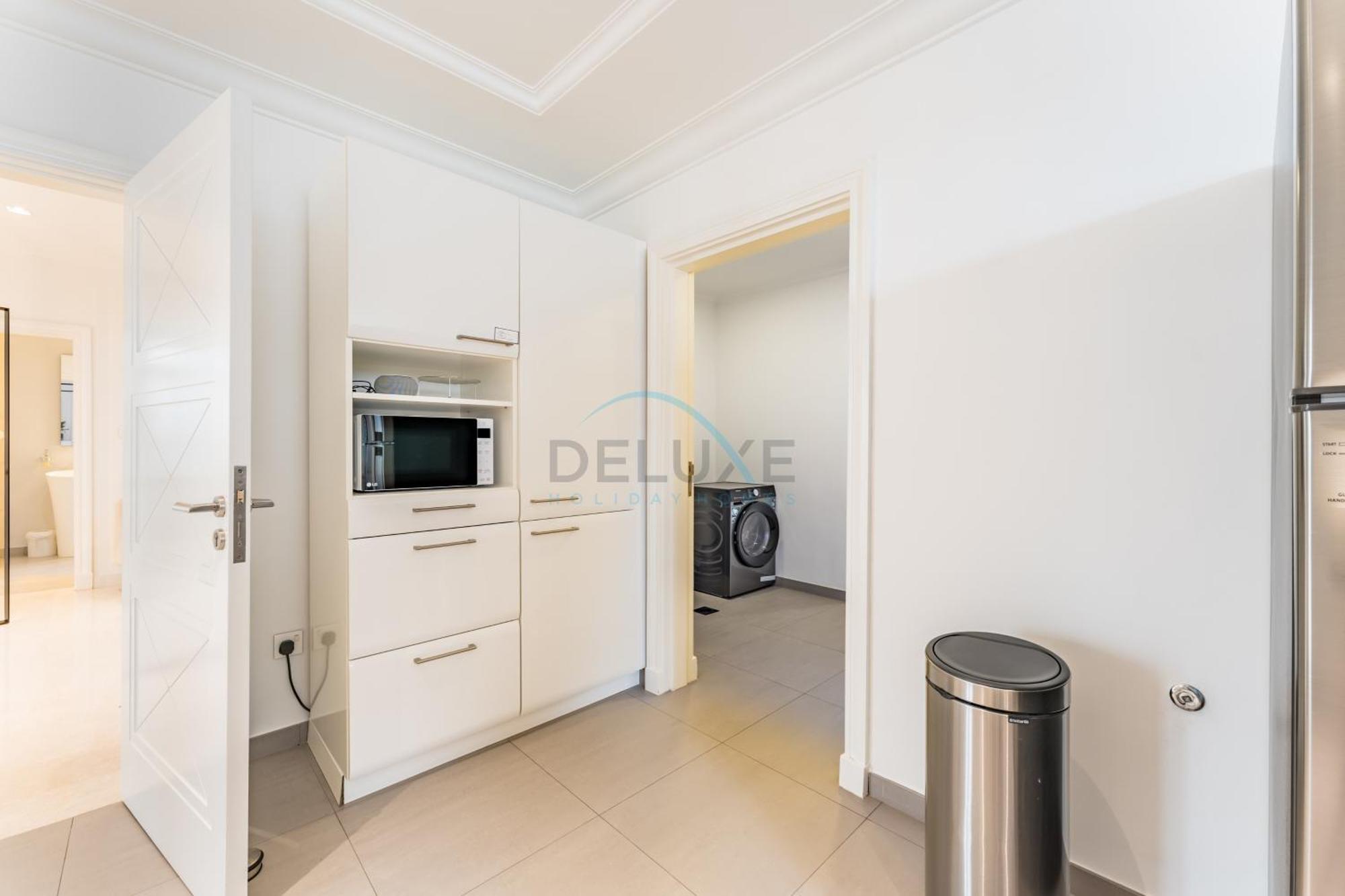 Villa Beachfront 3br With Private Gym, Pool, Jacuzzi & Workspace, Palm Villa, Palm Jumeirah By Deluxe Homes