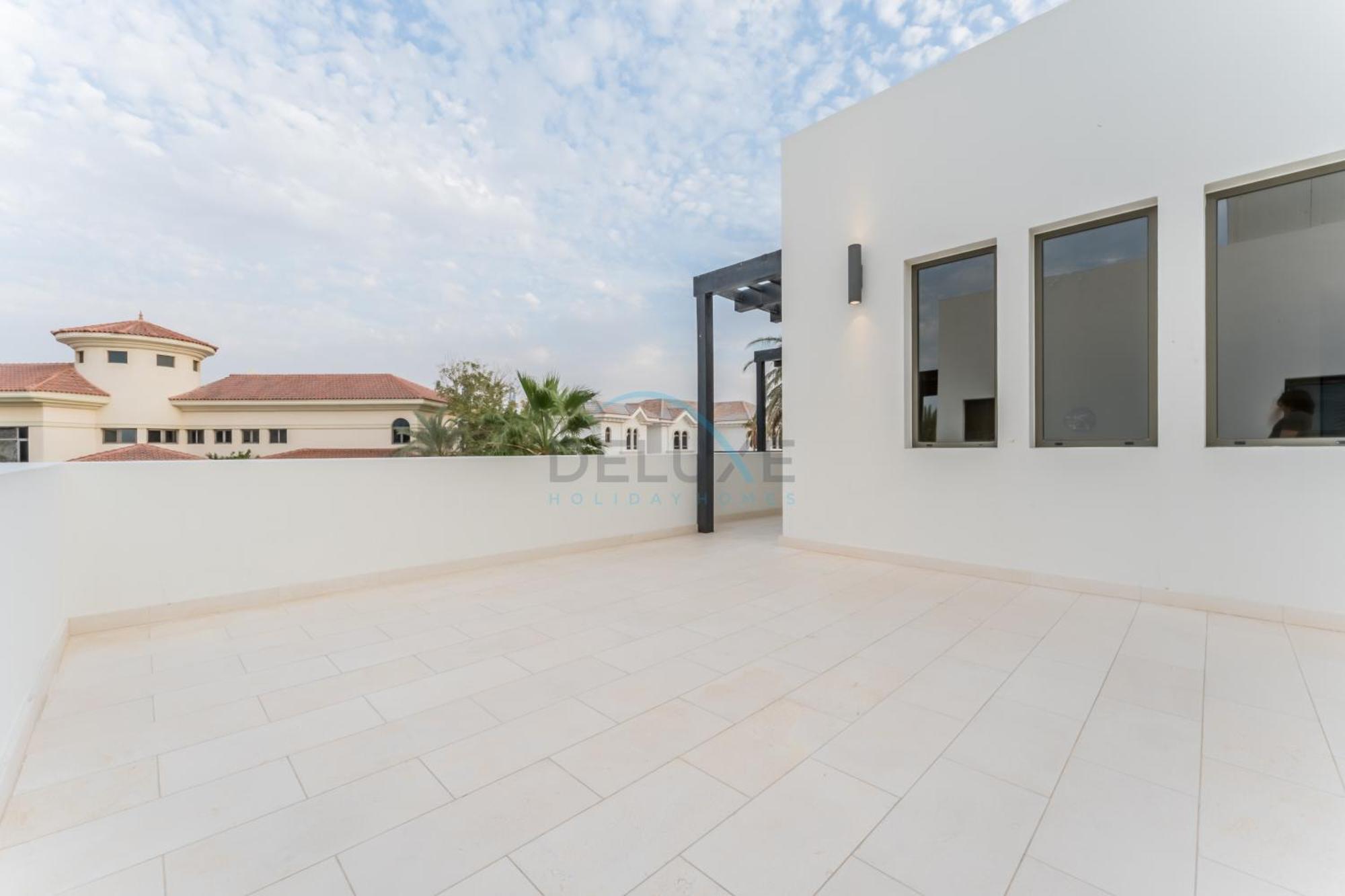 Villa Beachfront 3br With Private Gym, Pool, Jacuzzi & Workspace, Palm Villa, Palm Jumeirah By Deluxe Homes Dubai