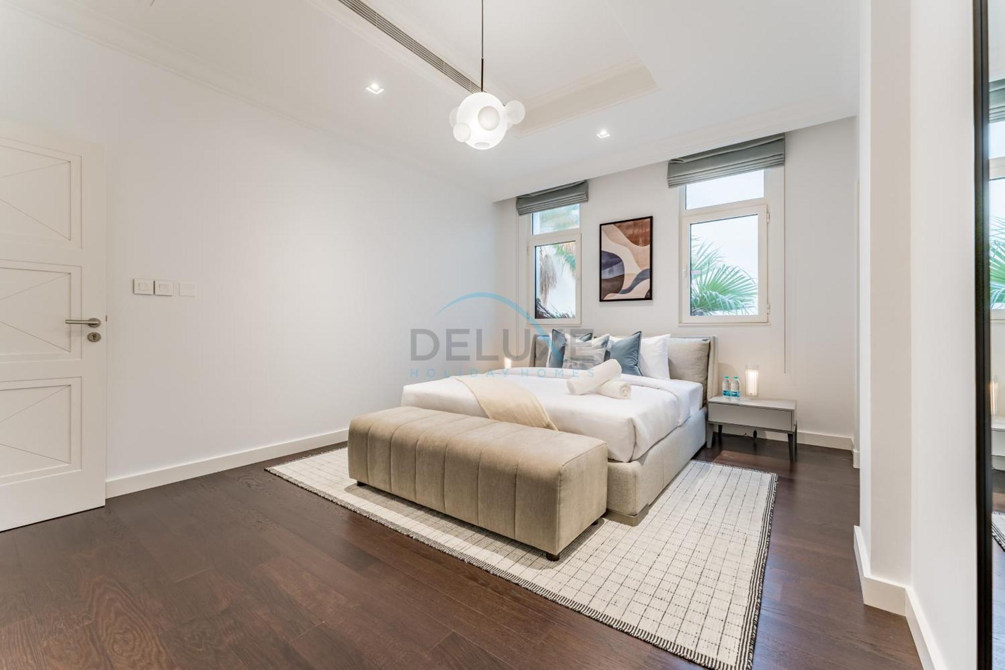 Beachfront 3br With Private Gym, Pool, Jacuzzi & Workspace, Palm Villa, Palm Jumeirah By Deluxe Homes Dubai