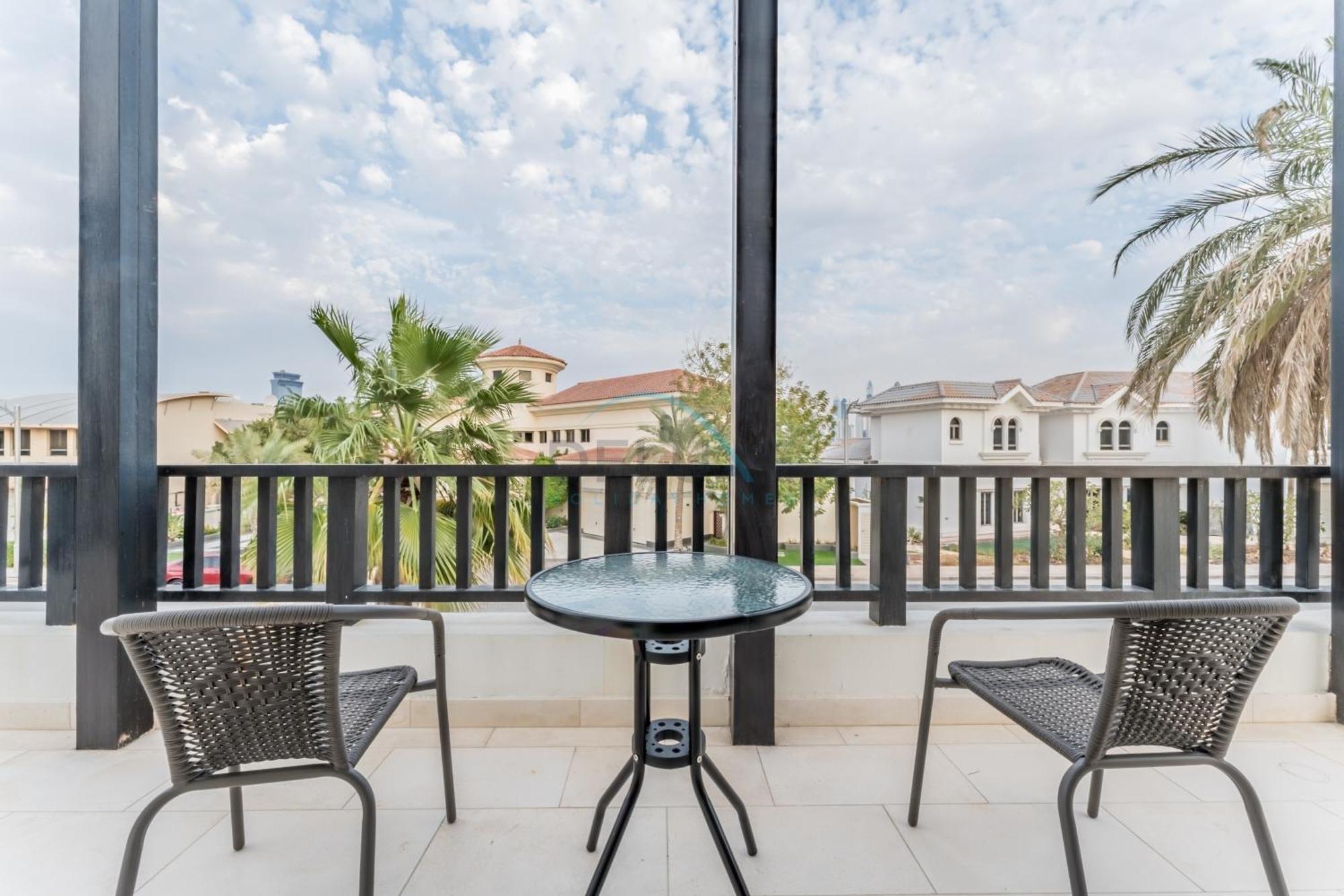 Beachfront 3br With Private Gym, Pool, Jacuzzi & Workspace, Palm Villa, Palm Jumeirah By Deluxe Homes Dubai