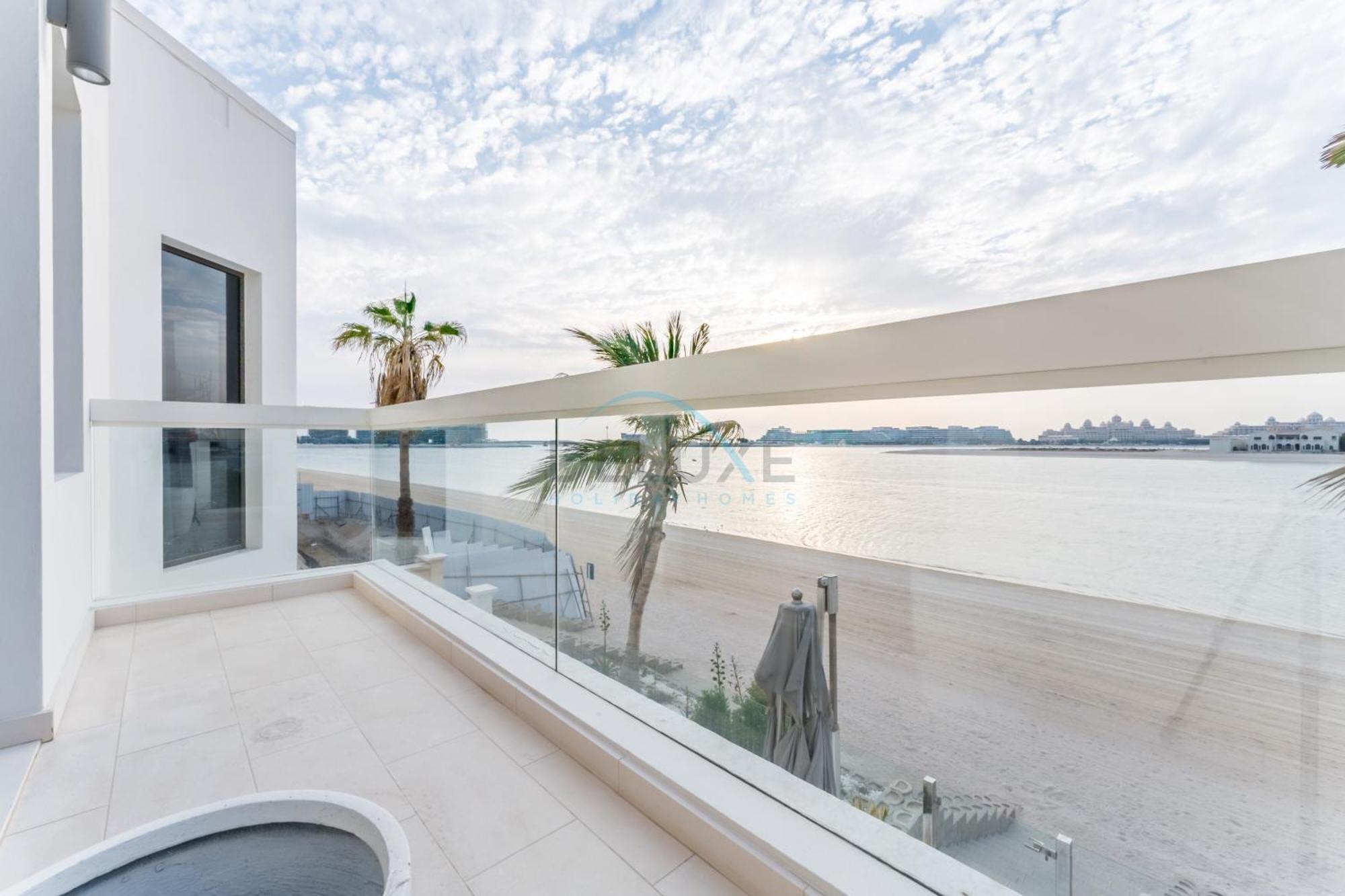 Villa Beachfront 3br With Private Gym, Pool, Jacuzzi & Workspace, Palm Villa, Palm Jumeirah By Deluxe Homes Dubai