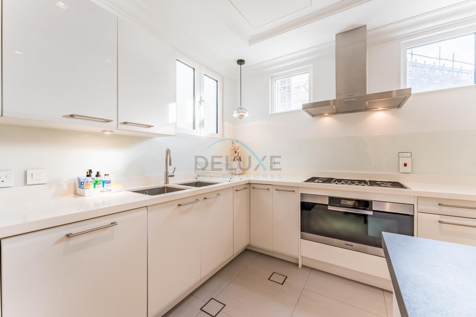 Beachfront 3br With Private Gym, Pool, Jacuzzi & Workspace, Palm Villa, Palm Jumeirah By Deluxe Homes *