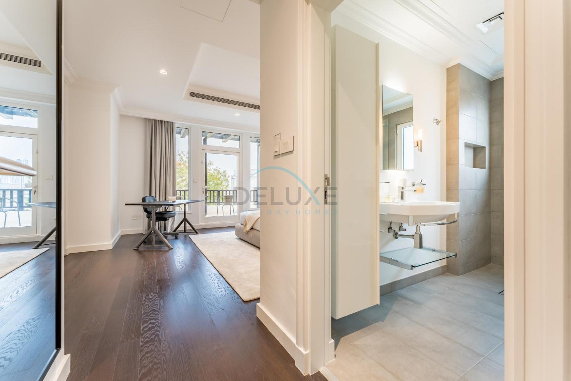 Beachfront 3br With Private Gym, Pool, Jacuzzi & Workspace, Palm Villa, Palm Jumeirah By Deluxe Homes Dubai