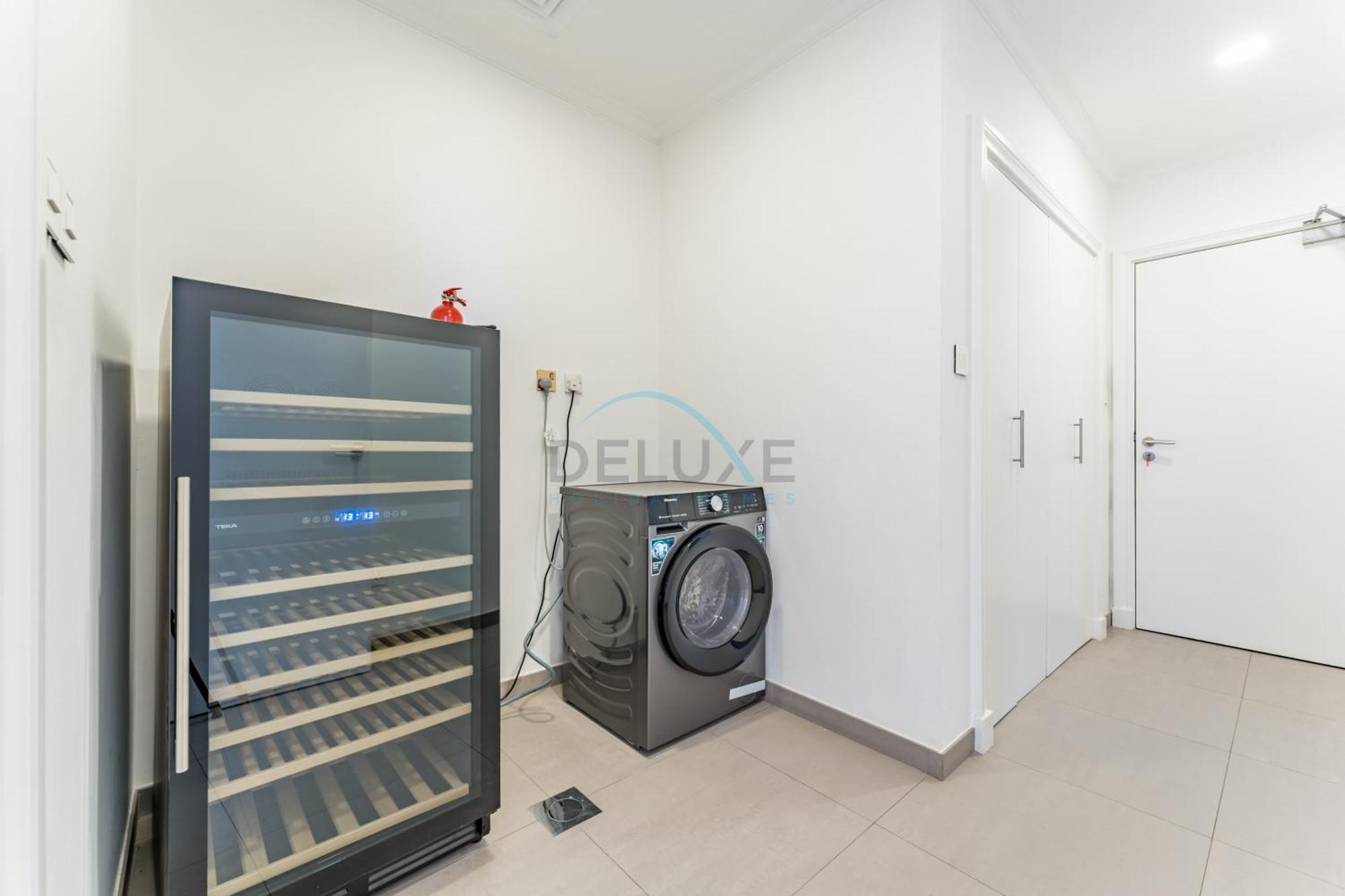 Beachfront 3br With Private Gym, Pool, Jacuzzi & Workspace, Palm Villa, Palm Jumeirah By Deluxe Homes Dubai