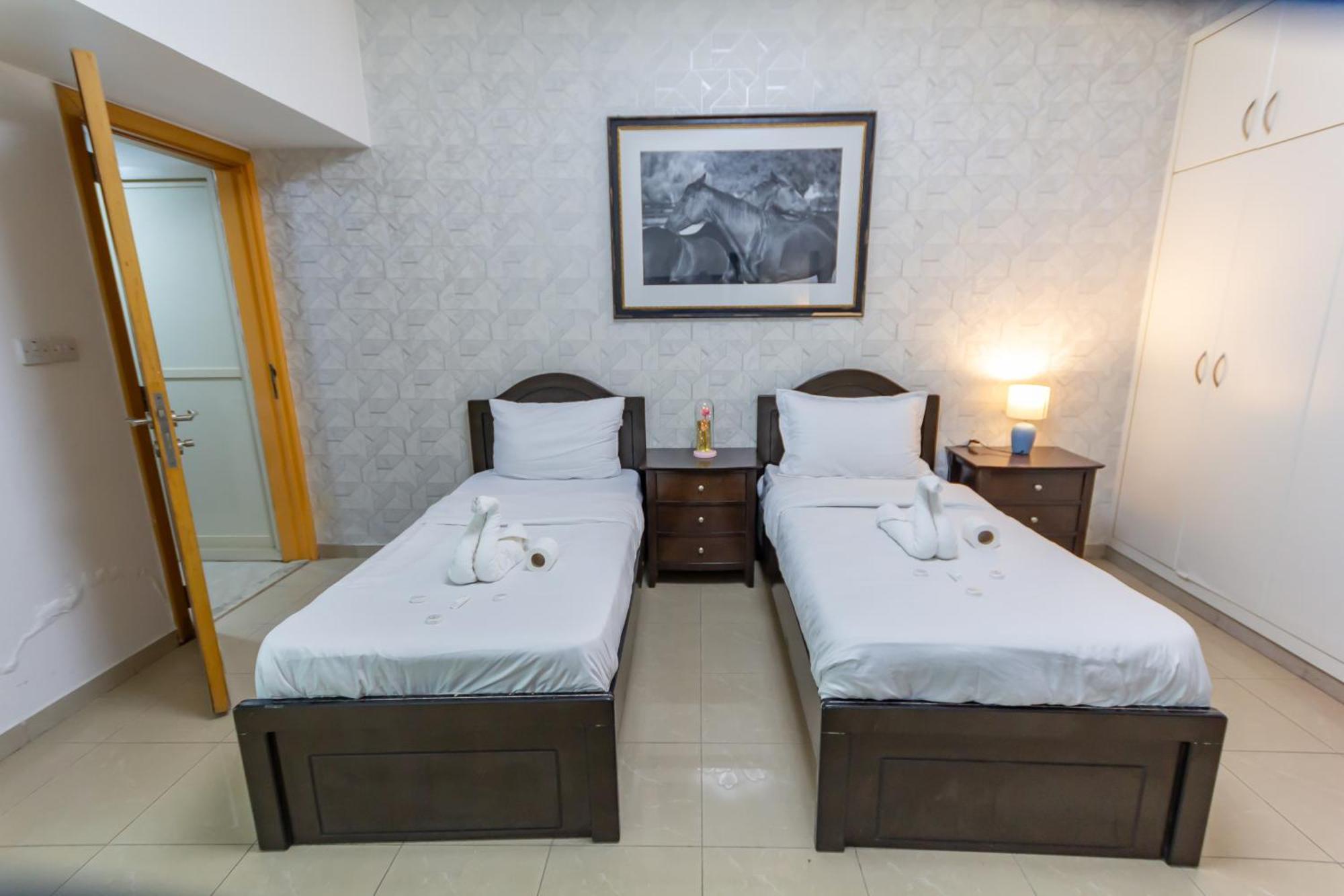 Homestay Classy For Ladies In Dubai, Marina فتيات فقط