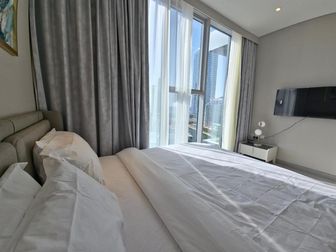 Marina Walk Gem Modern With Pool & Gym Access, Steps To & Metro *