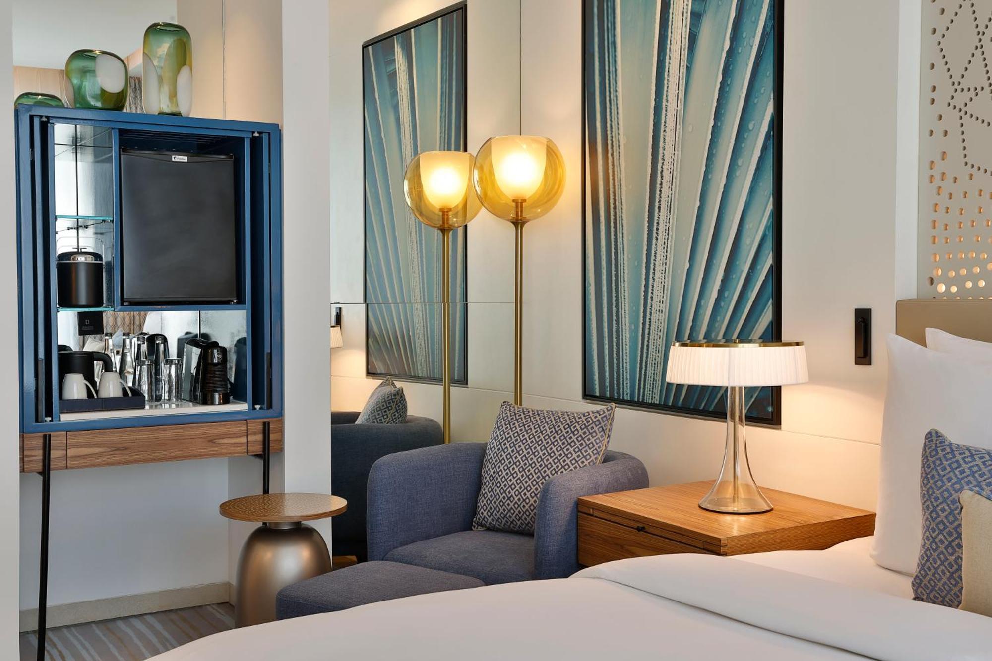 Tumbi West Palm Dubai,tapestry Collection Hilton