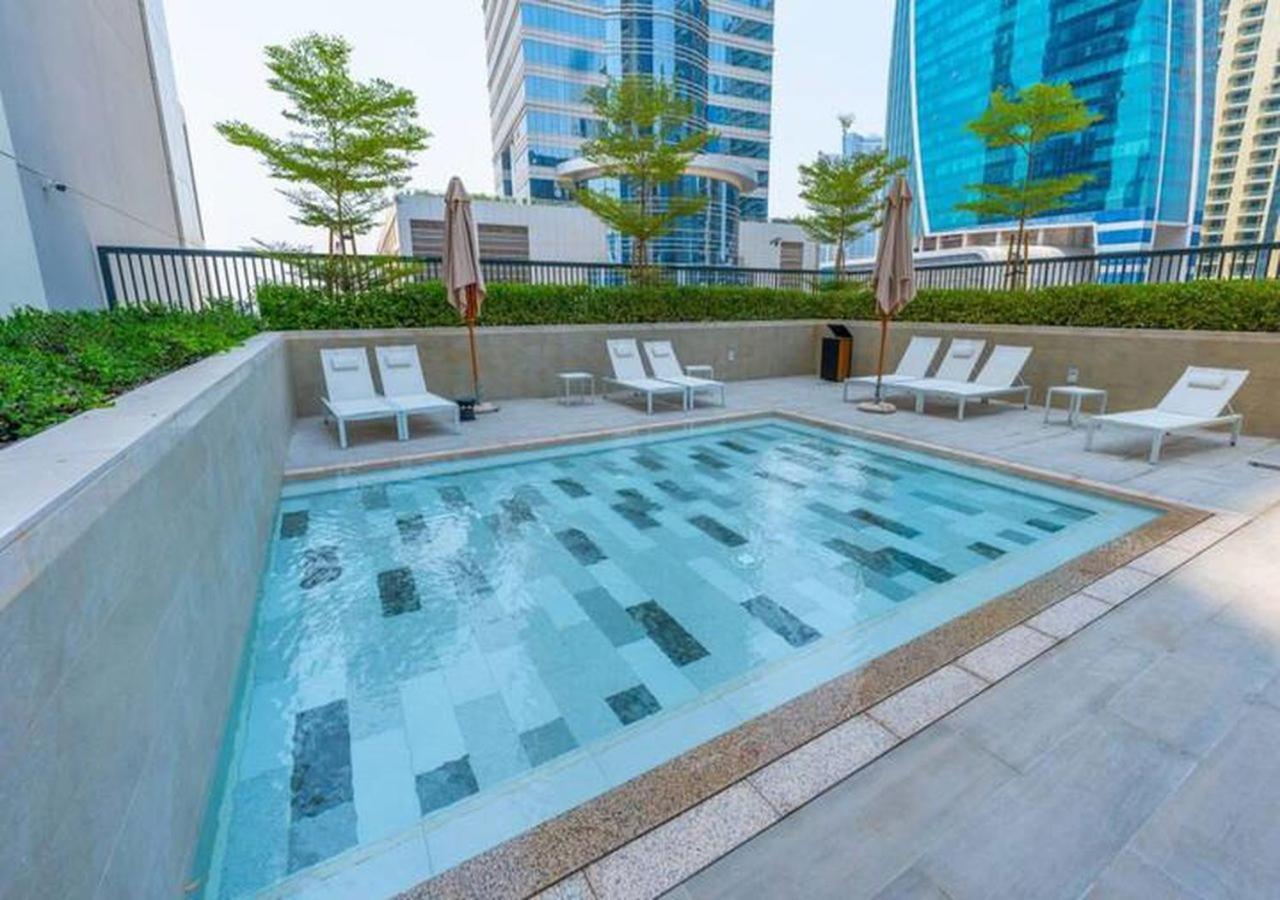 Keyrock Living - Lakeview Luxury In Zada Tower Apartment Dubai