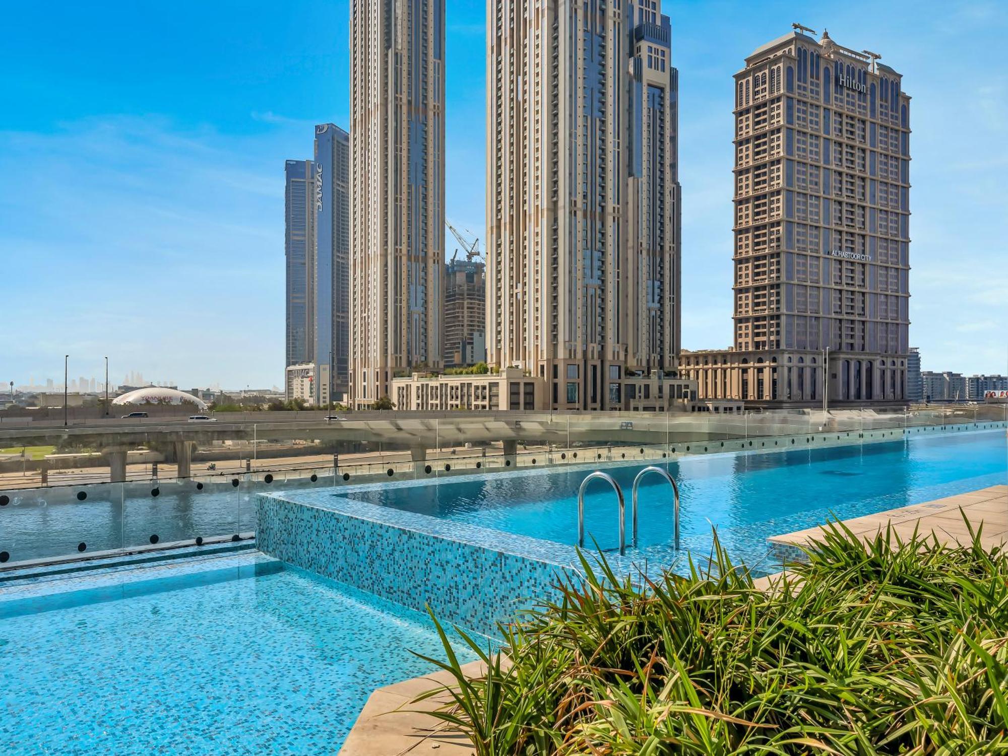 Pool View In Business Bay 2km Burj Khalifa Dubai
