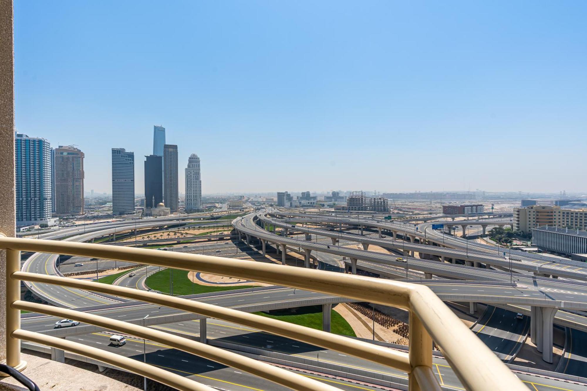 Lovely 1bed With Balcony, Parking, Pool And Gym Apartment Dubai