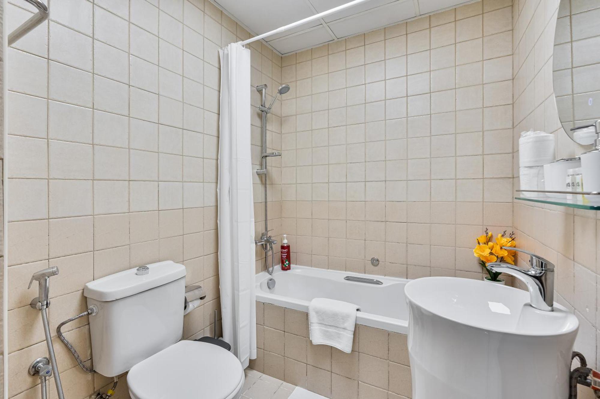 Lovely 1bed With Balcony, Parking, Pool And Gym Apartment *