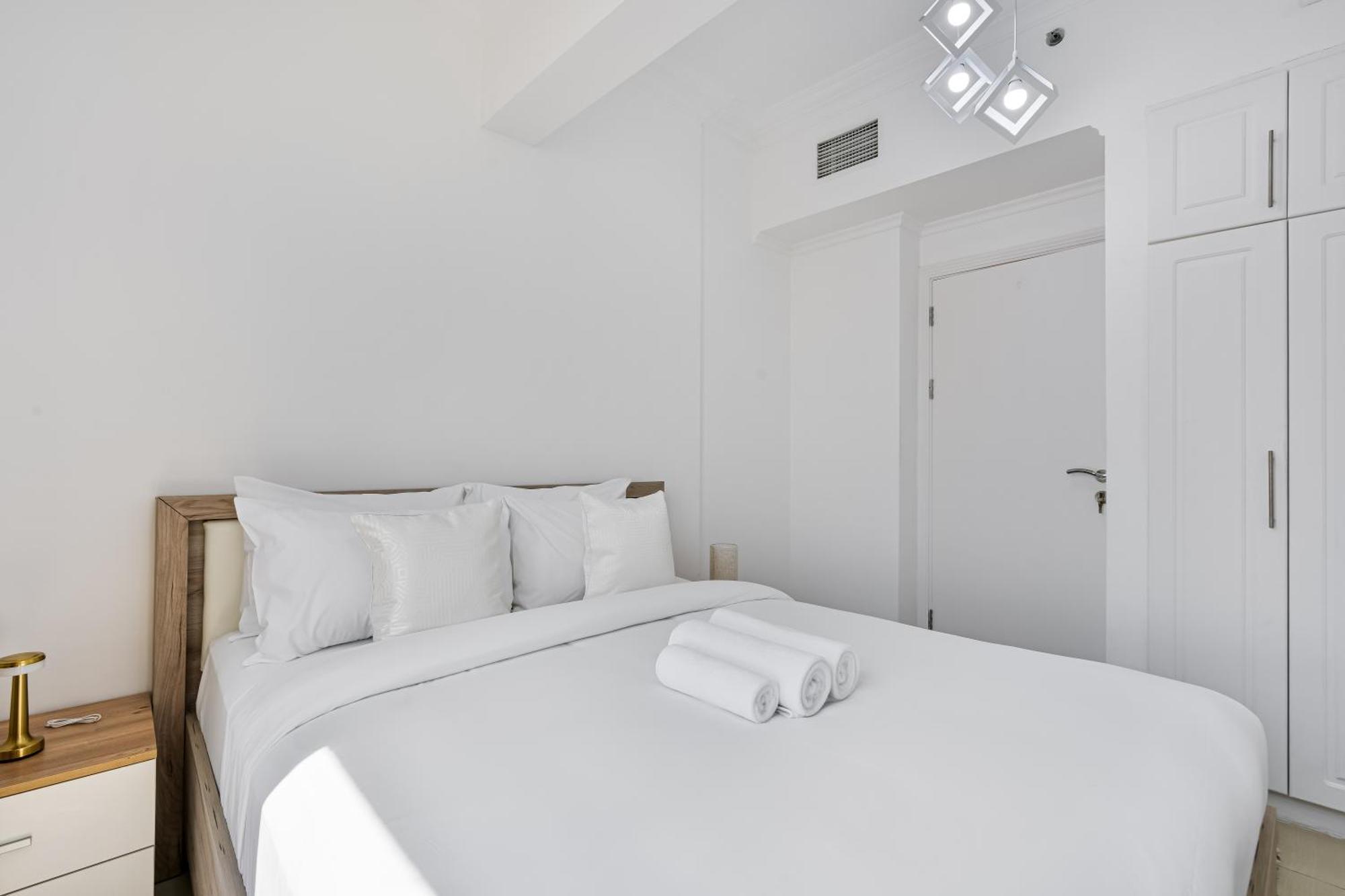 Lovely 1bed With Balcony, Parking, Pool And Gym *