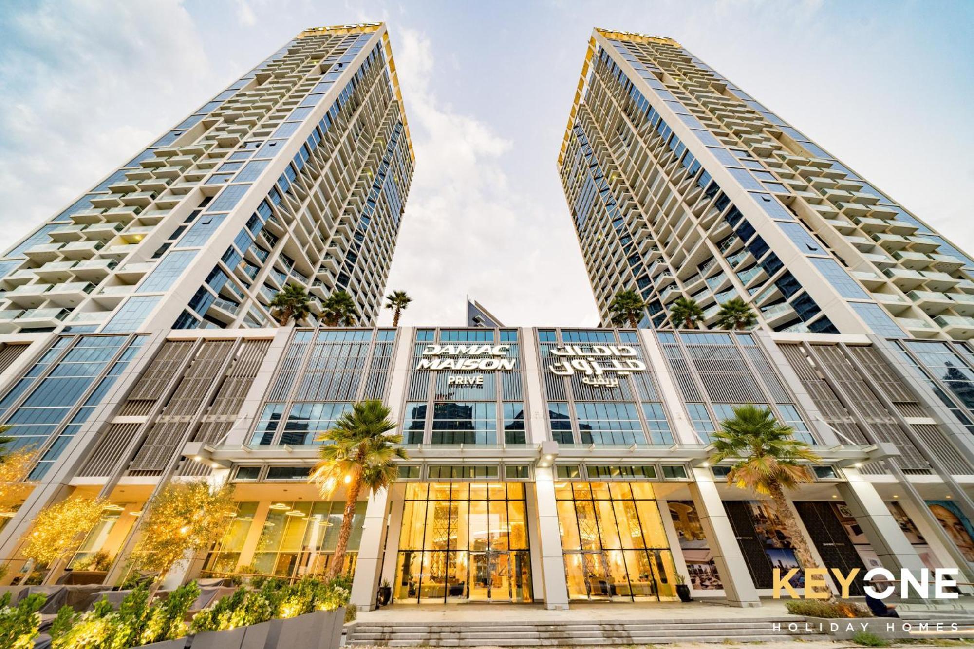 Sleek & Modern In Business Bay 1 Apartment *