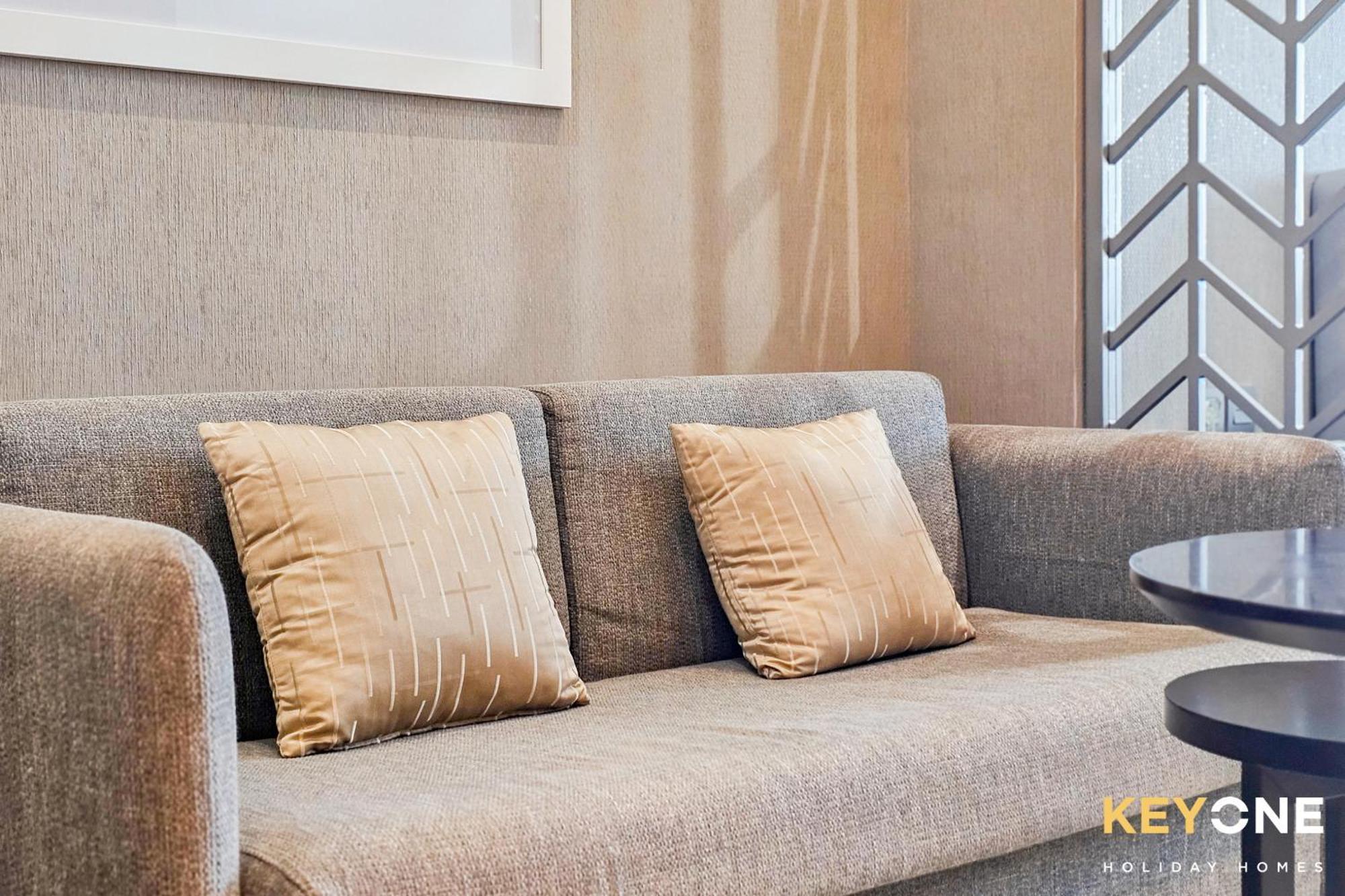 Sleek & Modern In Business Bay 1 Apartment *