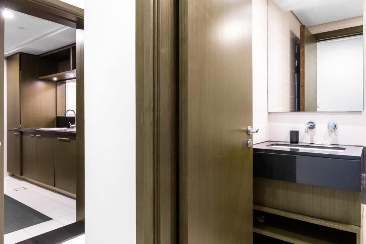 Prime Downtown Burj Khalifa I Sleeps 8 Apartment
