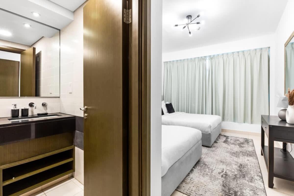 Apartment Prime Downtown Burj Khalifa I Sleeps 8 Dubai