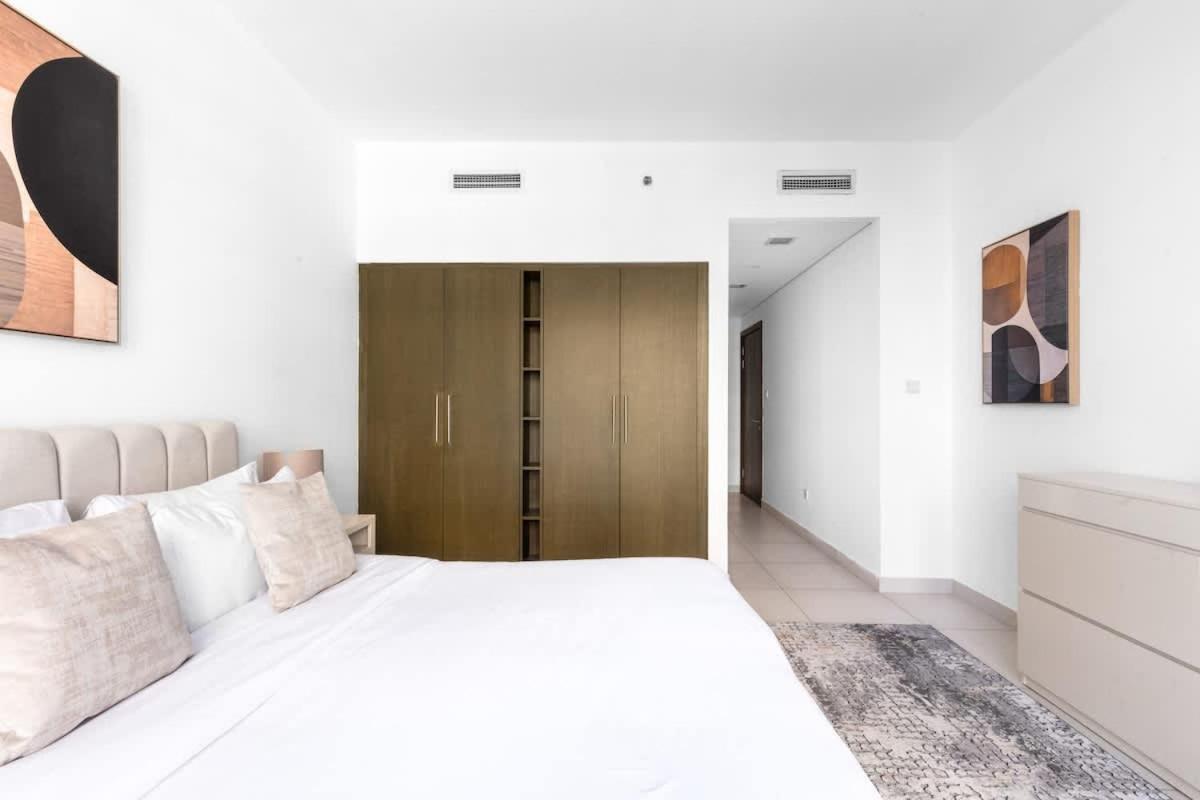 Prime Downtown Burj Khalifa I Sleeps 8 Dubai