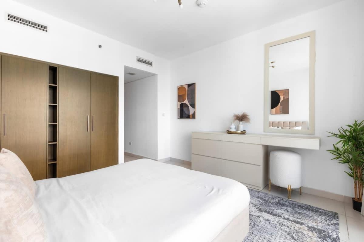 Prime Downtown Burj Khalifa I Sleeps 8