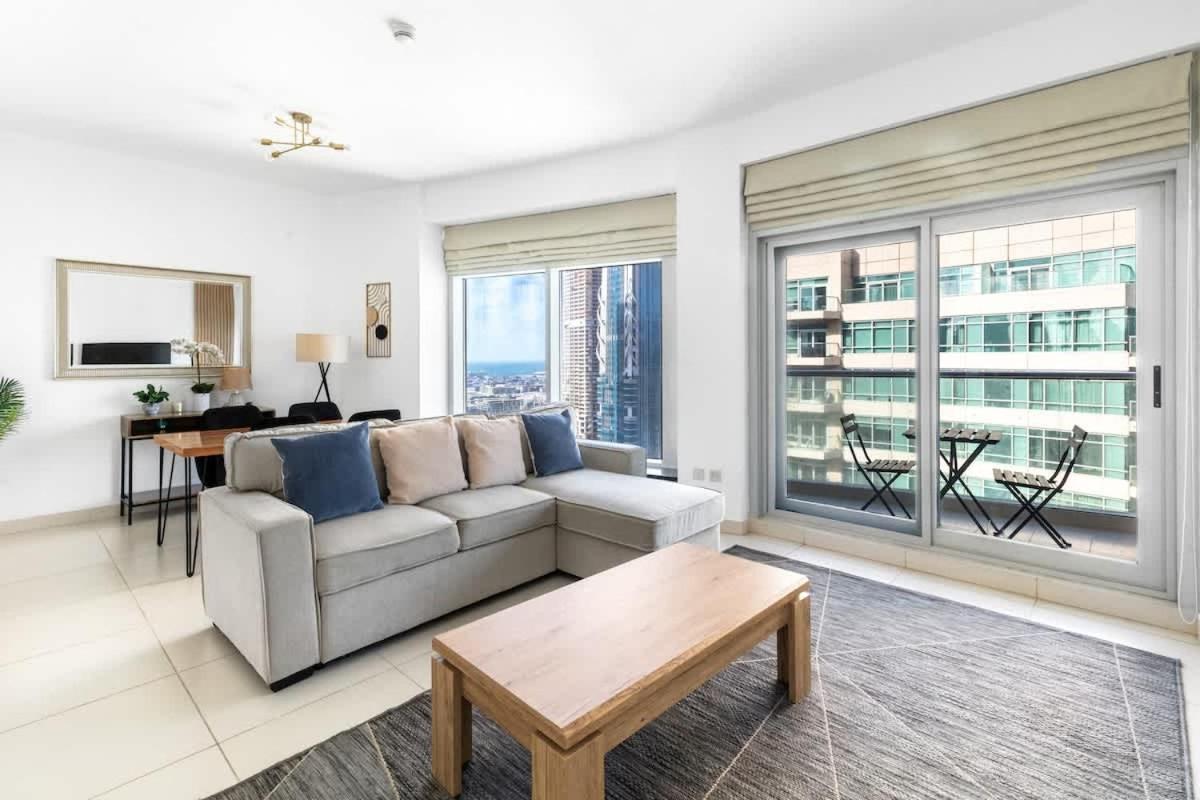 Prime Downtown Burj Khalifa I Sleeps 8 * Dubai