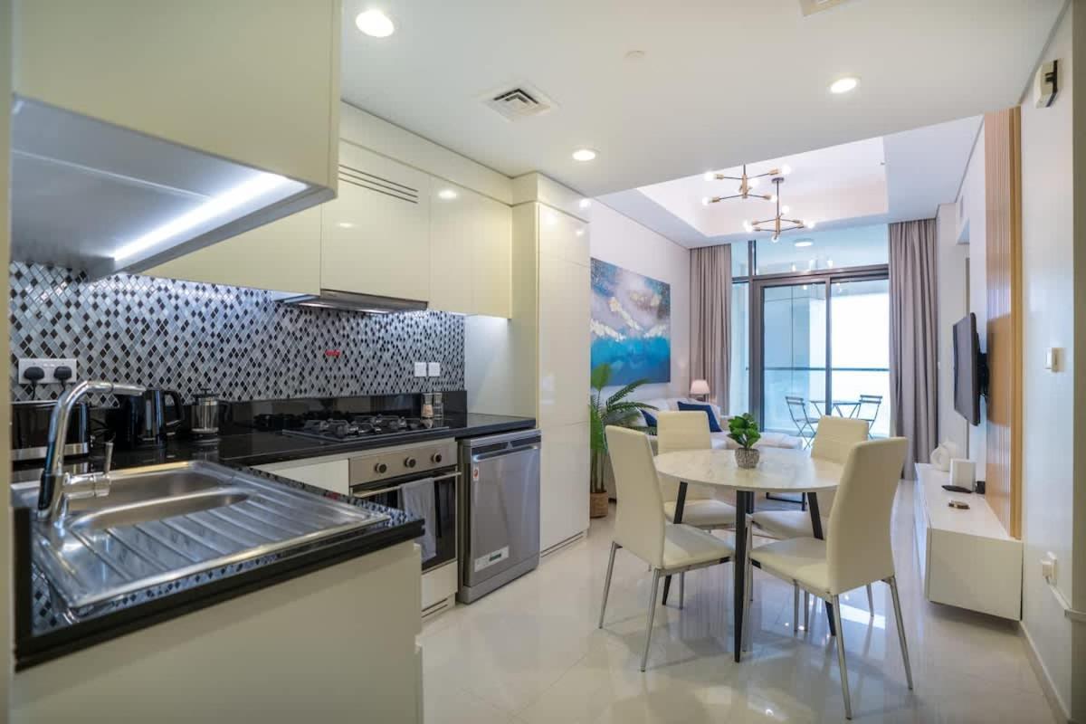 Apartment Brand New Business Bay Location *