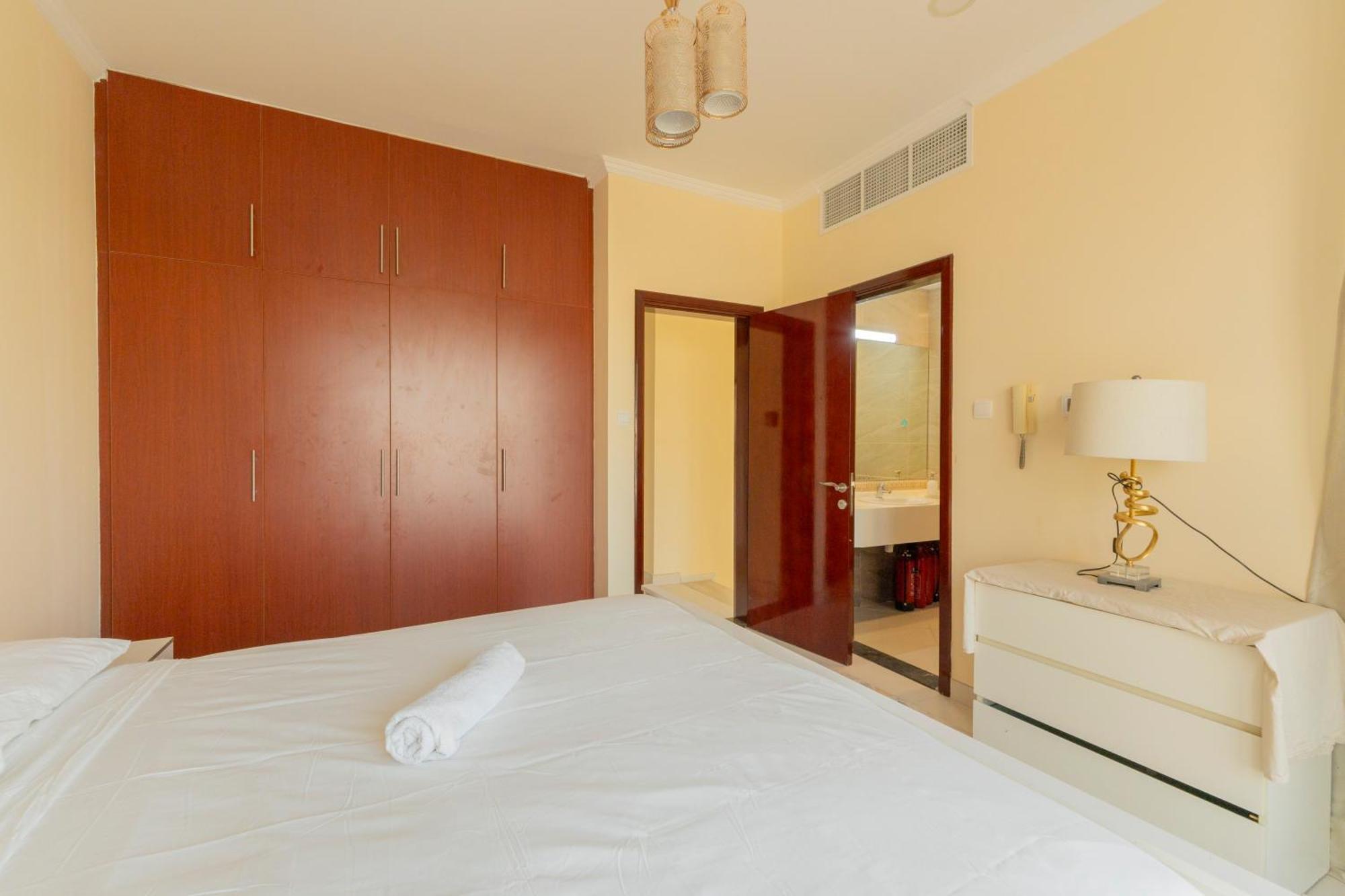 Luxurious Miracle Homestay Dubai