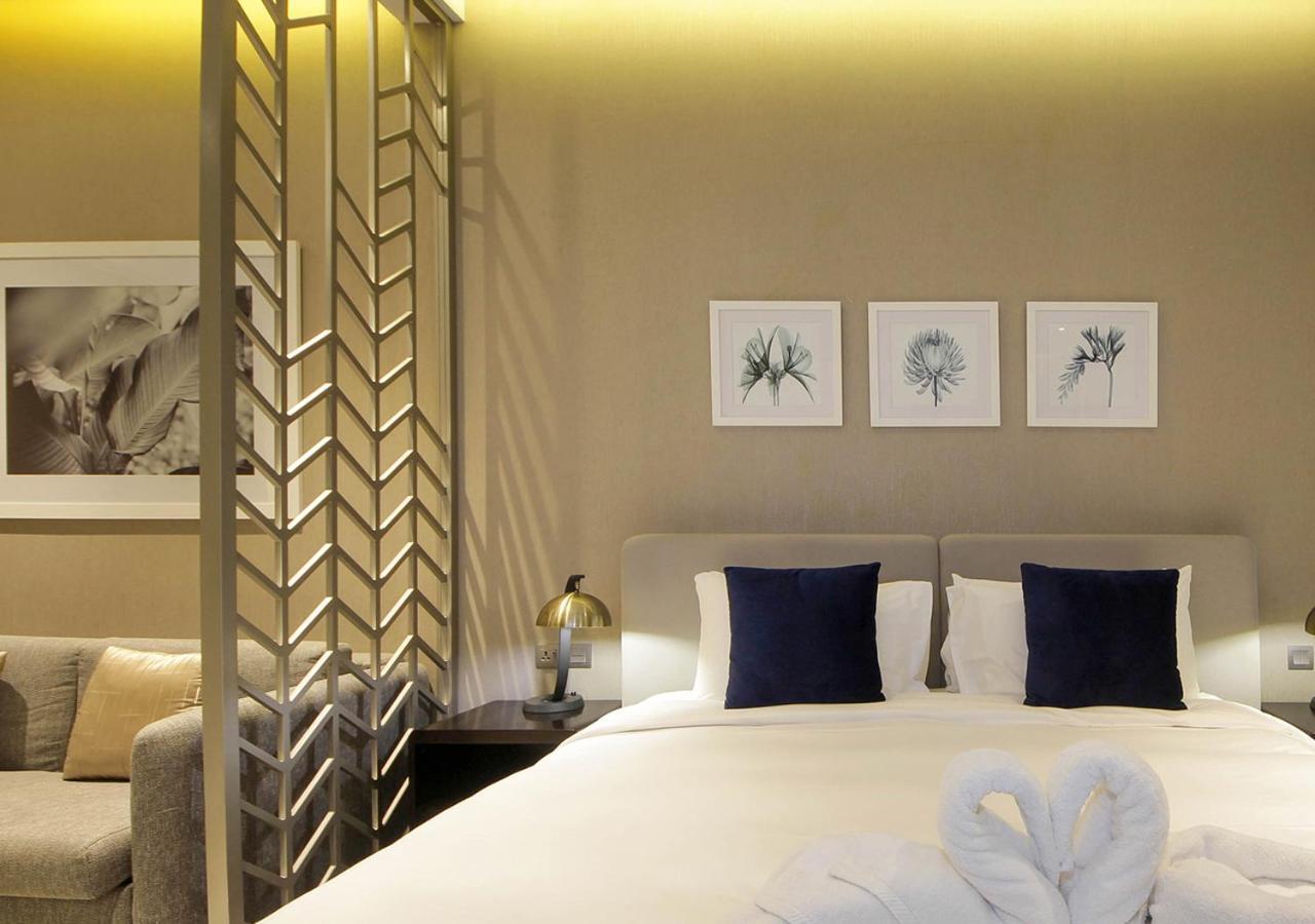 Apartment Waterfront With Balcony Near Mall Dubai