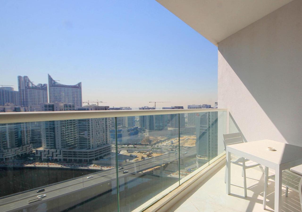 Waterfront With Balcony Near Mall Apartment Dubai