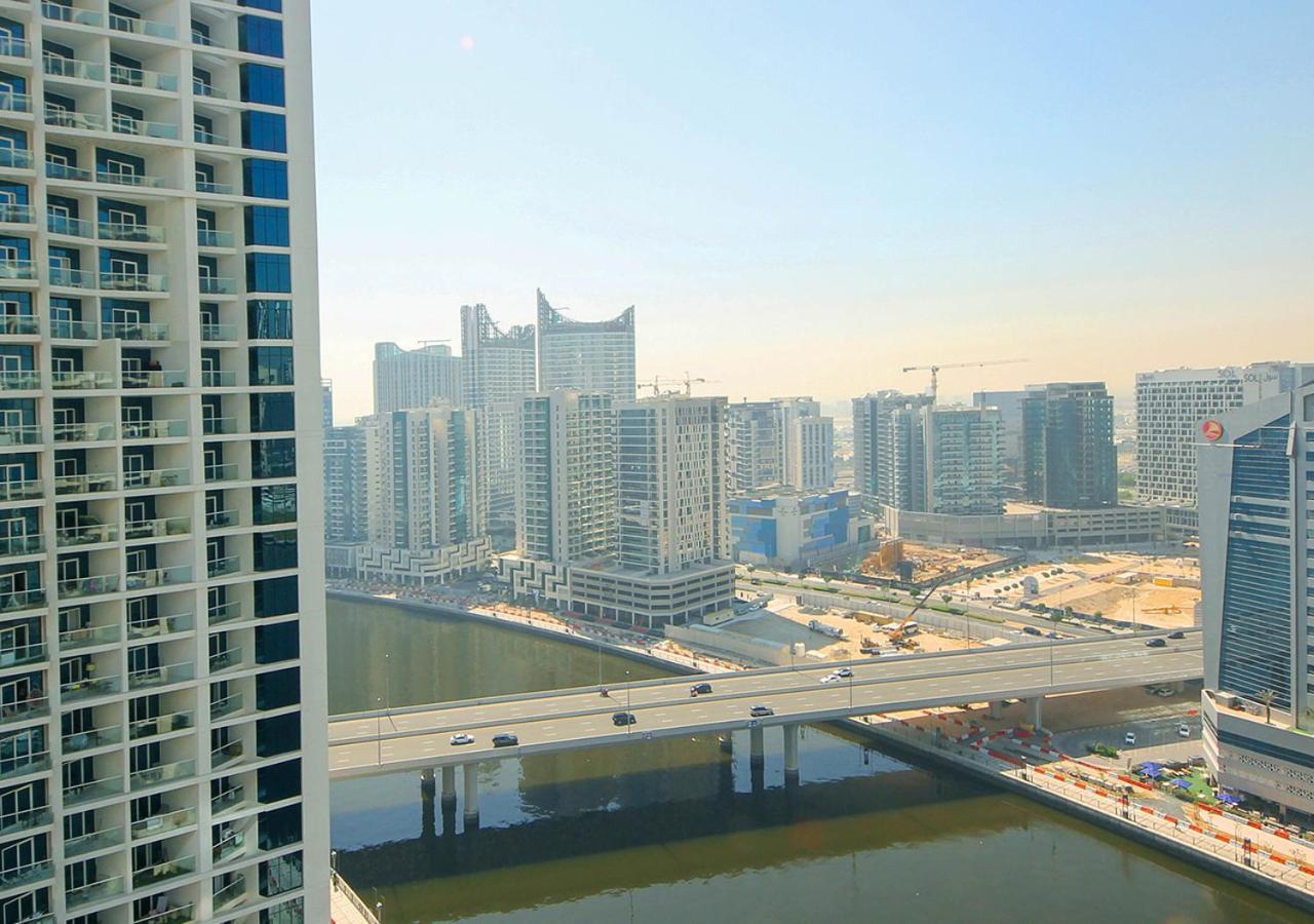 Waterfront With Balcony Near Mall Apartment *