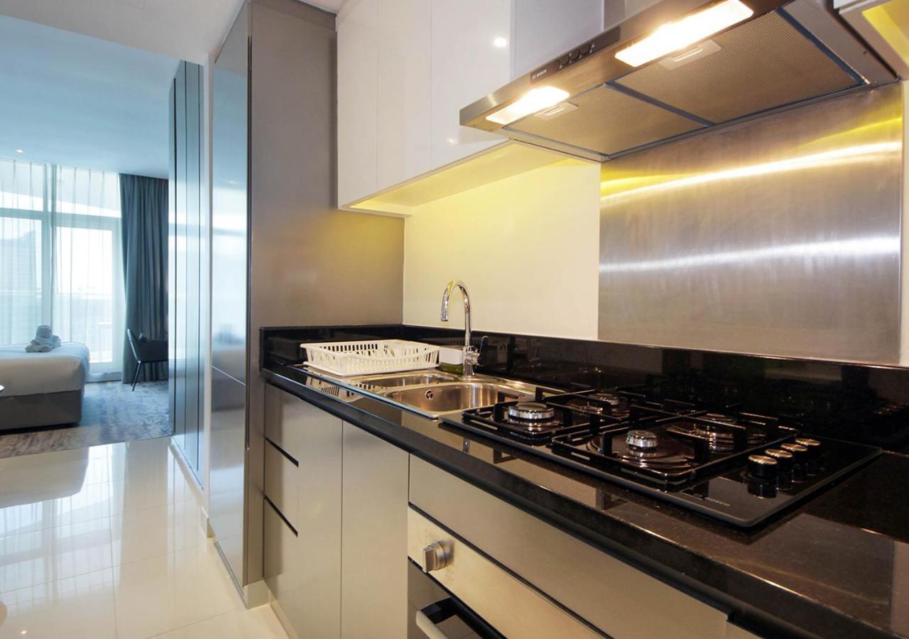 Apartment Waterfront With Balcony Near Mall Dubai