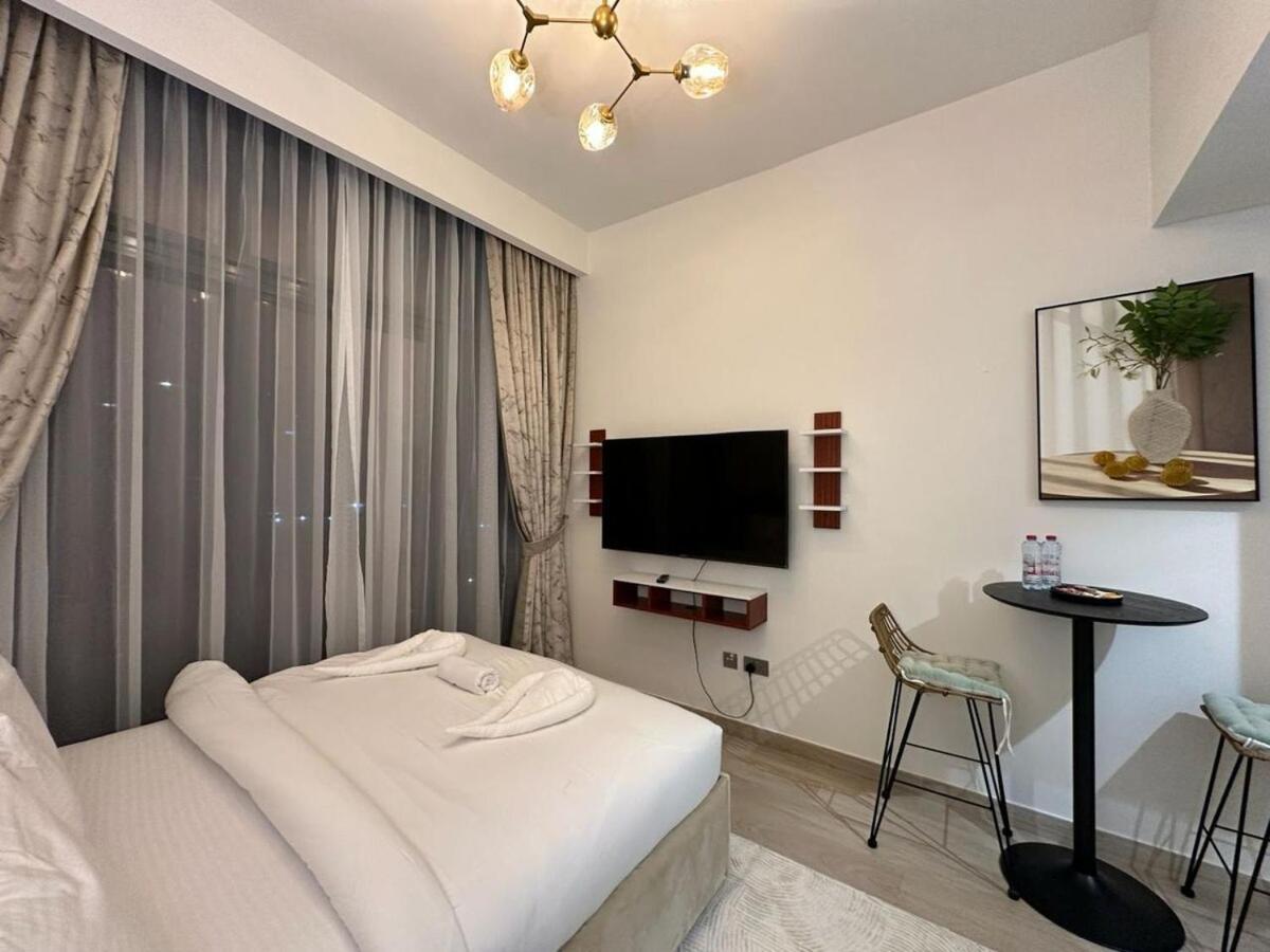 Designer Azizi 41 Apartment *