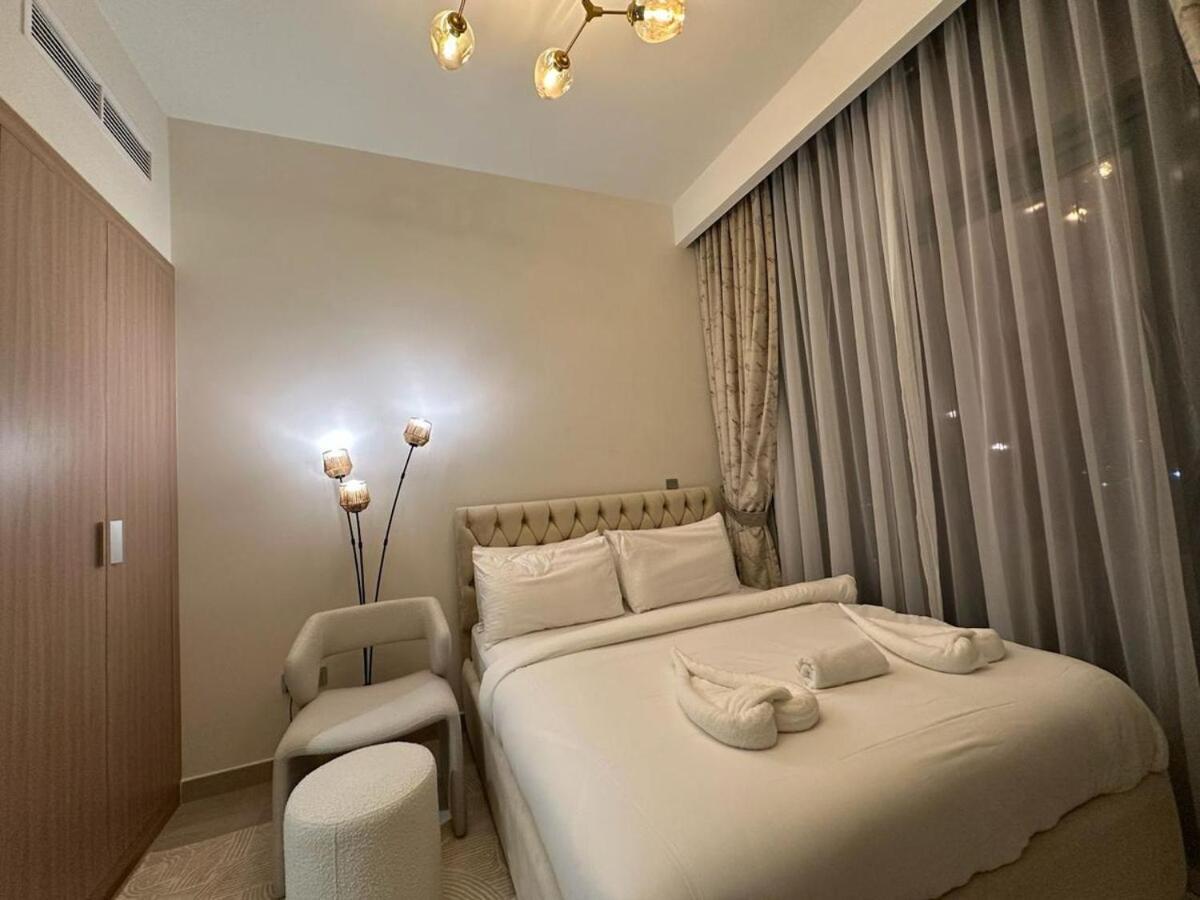 Designer Azizi 41 Apartment *