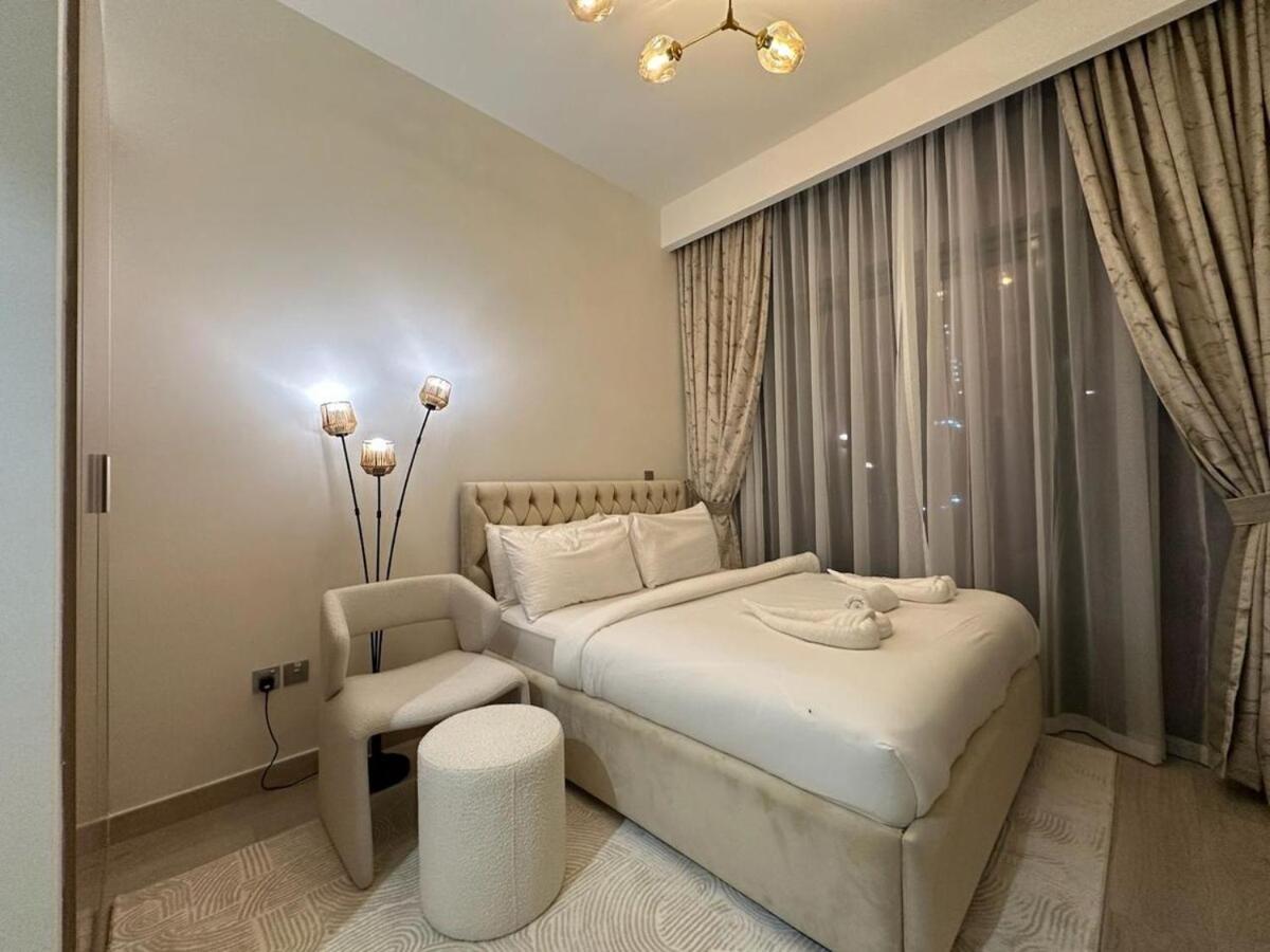 Apartment Designer Azizi 41 Dubai
