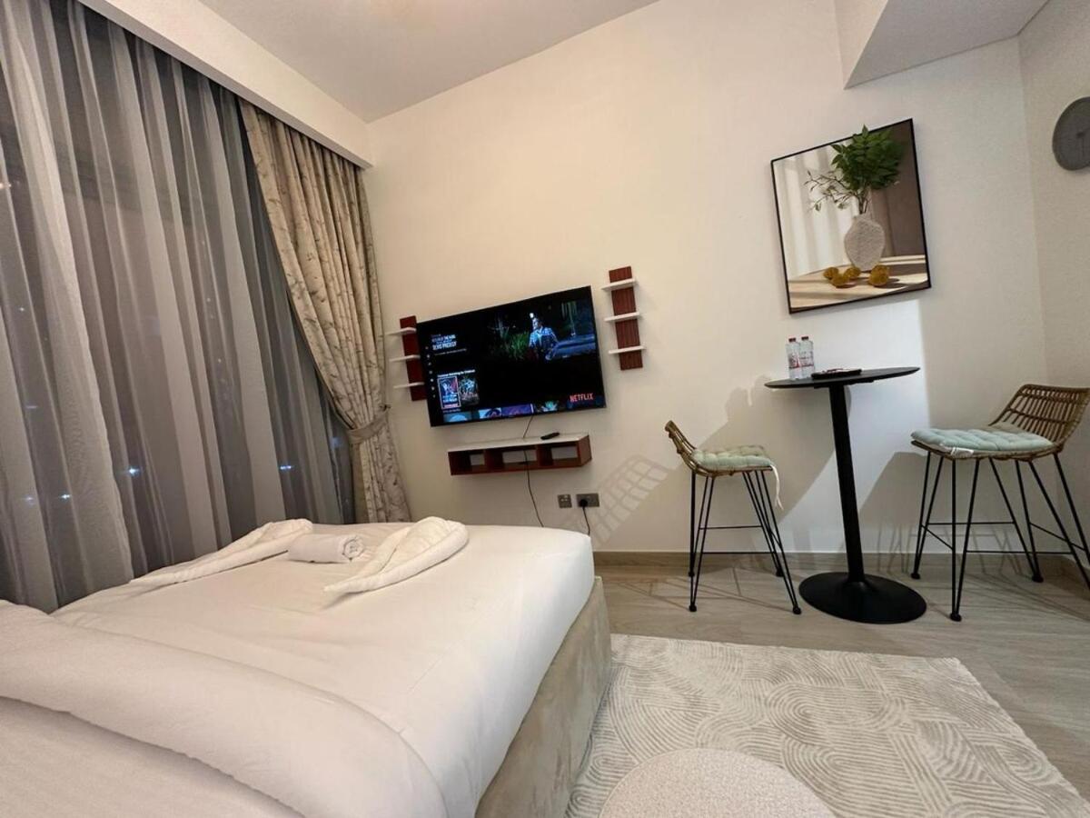 Designer Azizi 41 Apartment