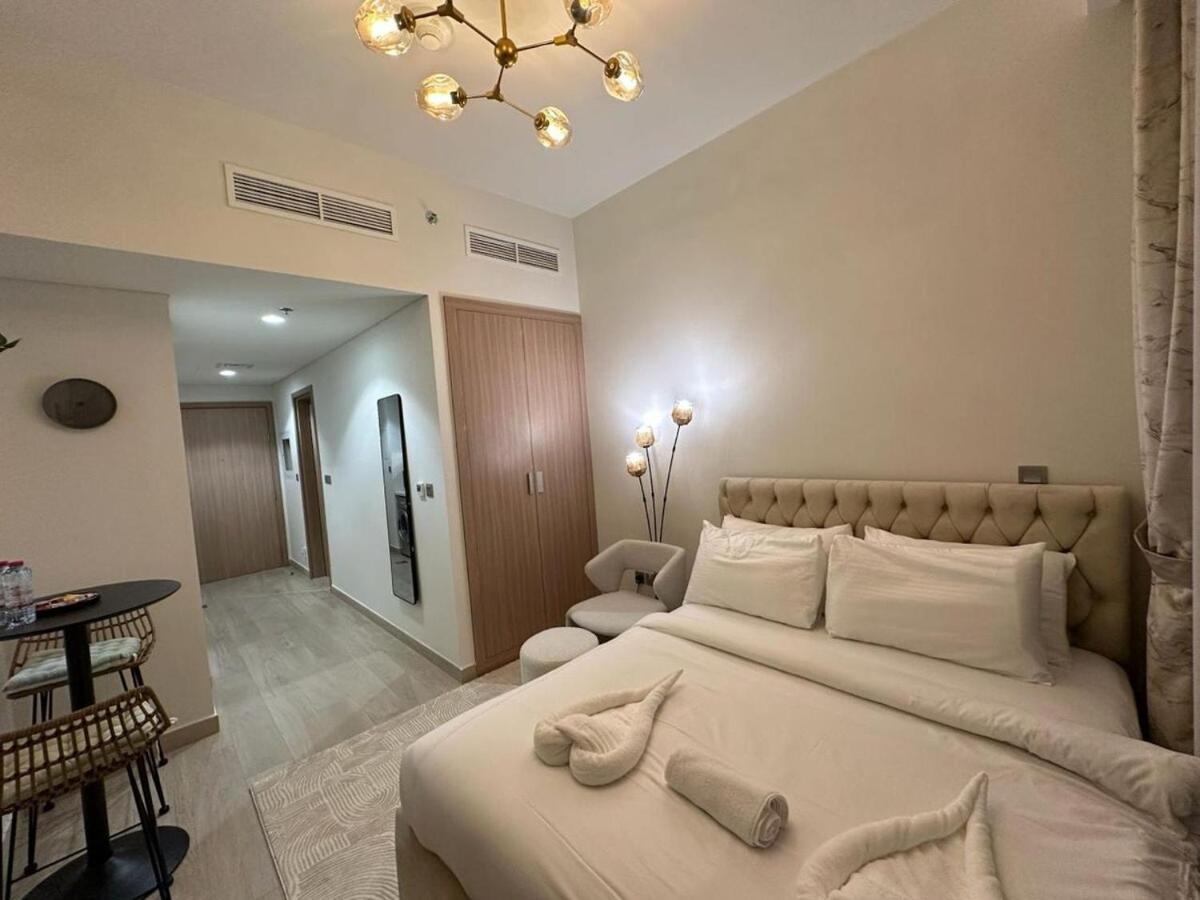 Designer Azizi 41 Apartment *