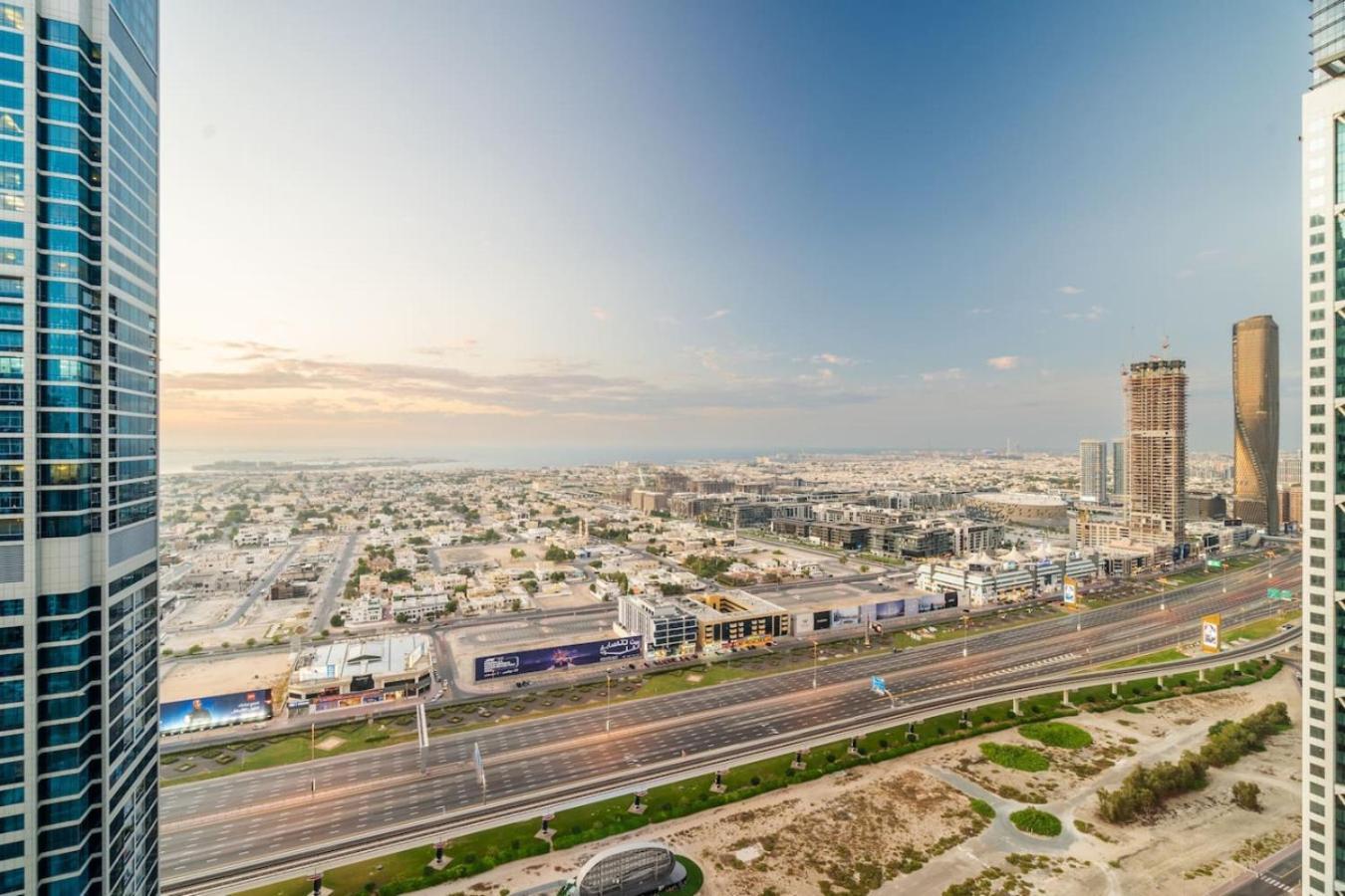 5 Star Rooftop Infinity Pool With Burj Khalifa Views Dubai
